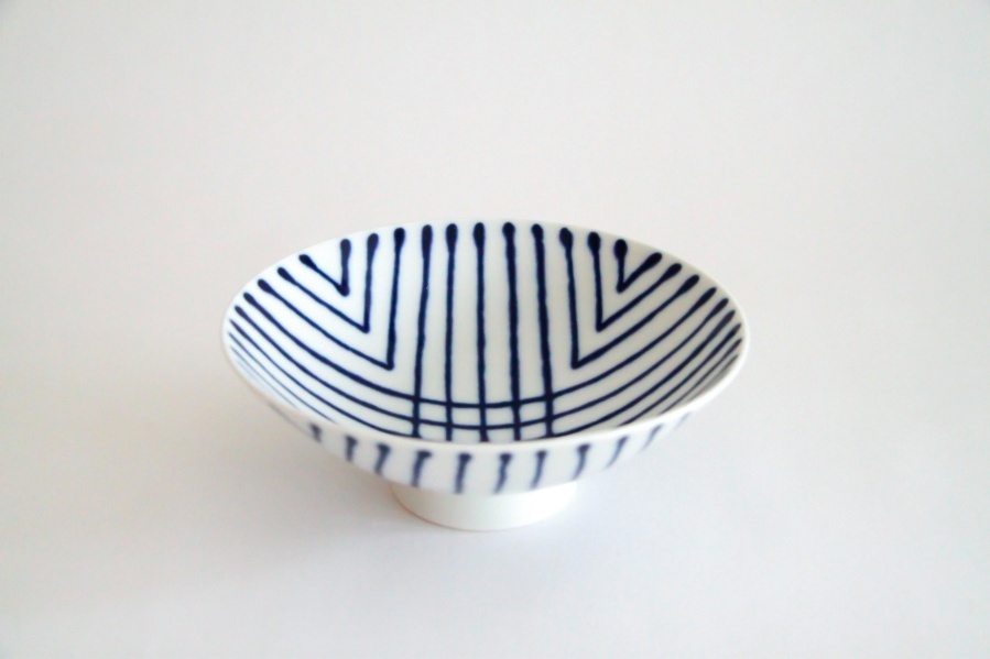 白山陶器-平茶碗 ST-20 霧白底藍直格