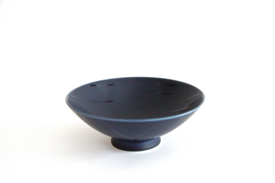 白山陶器-平茶碗 U-14 霧深藍底直勾