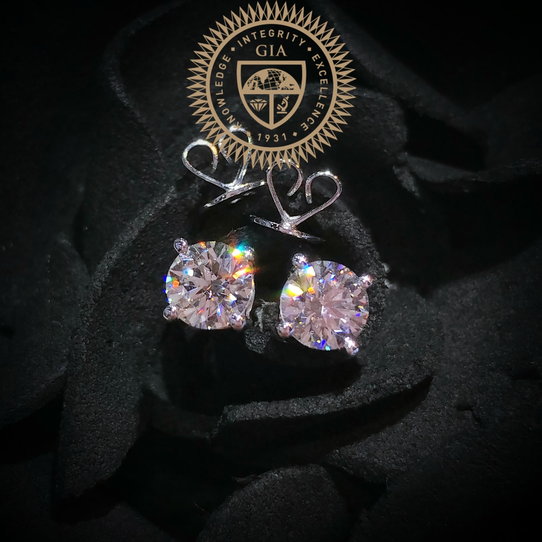 全新18K白金【主石1卡1份鑽石】4爪耳環