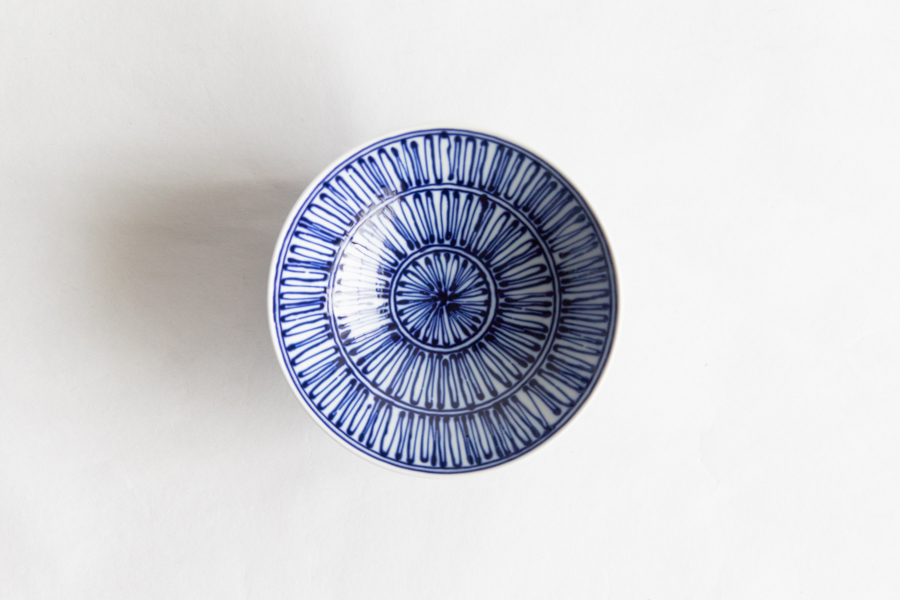 白山陶器-平茶碗ST-22 白底吳須曲