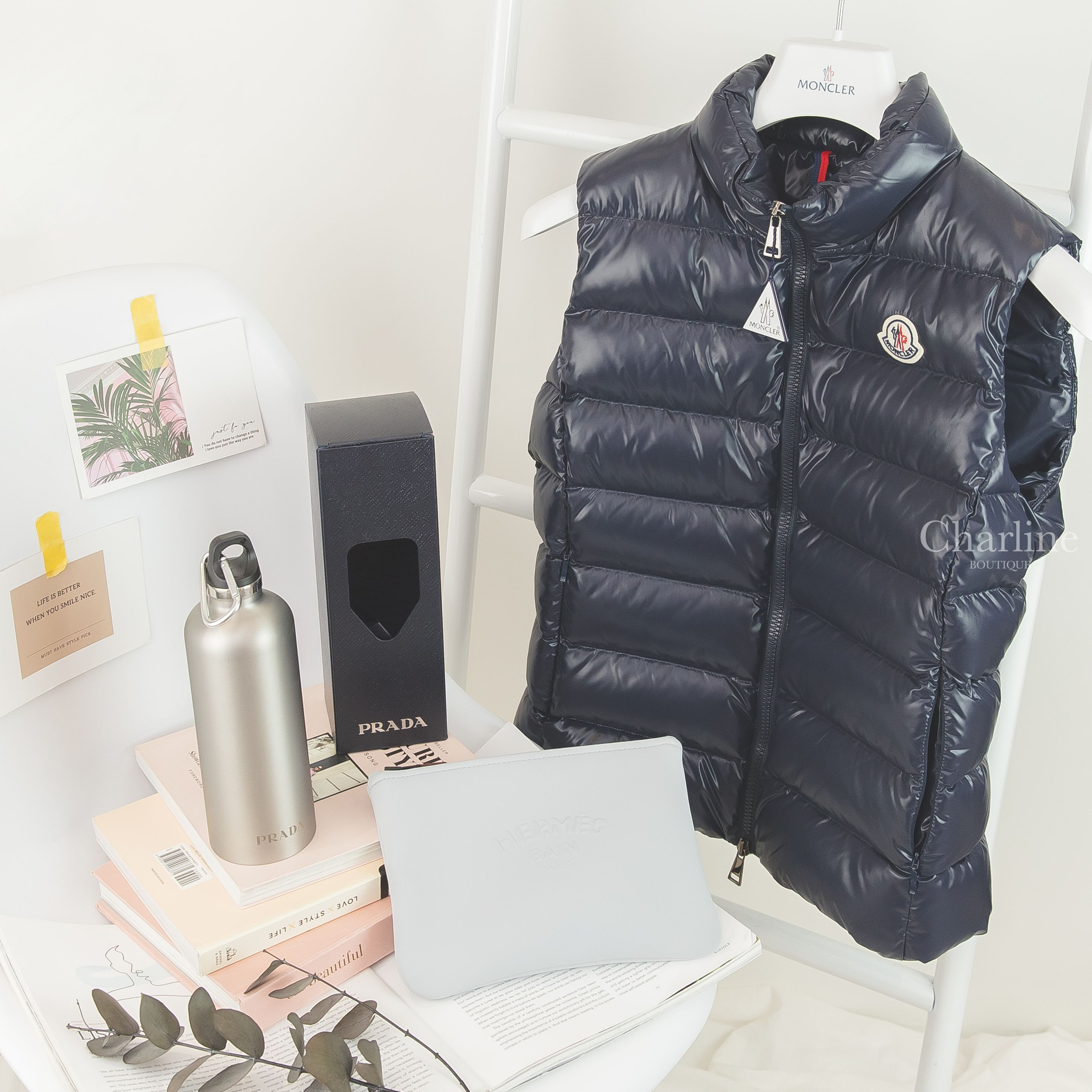 Moncler Ghany 藍色小立領拉鍊亮面羽絨背心,Hermès Neobain Case 鐵灰藍色小型拉鍊化妝包,Prada Stainless Steel Water Bottle 銀色不鏽鋼水壺-Charline Boutique 精品代購