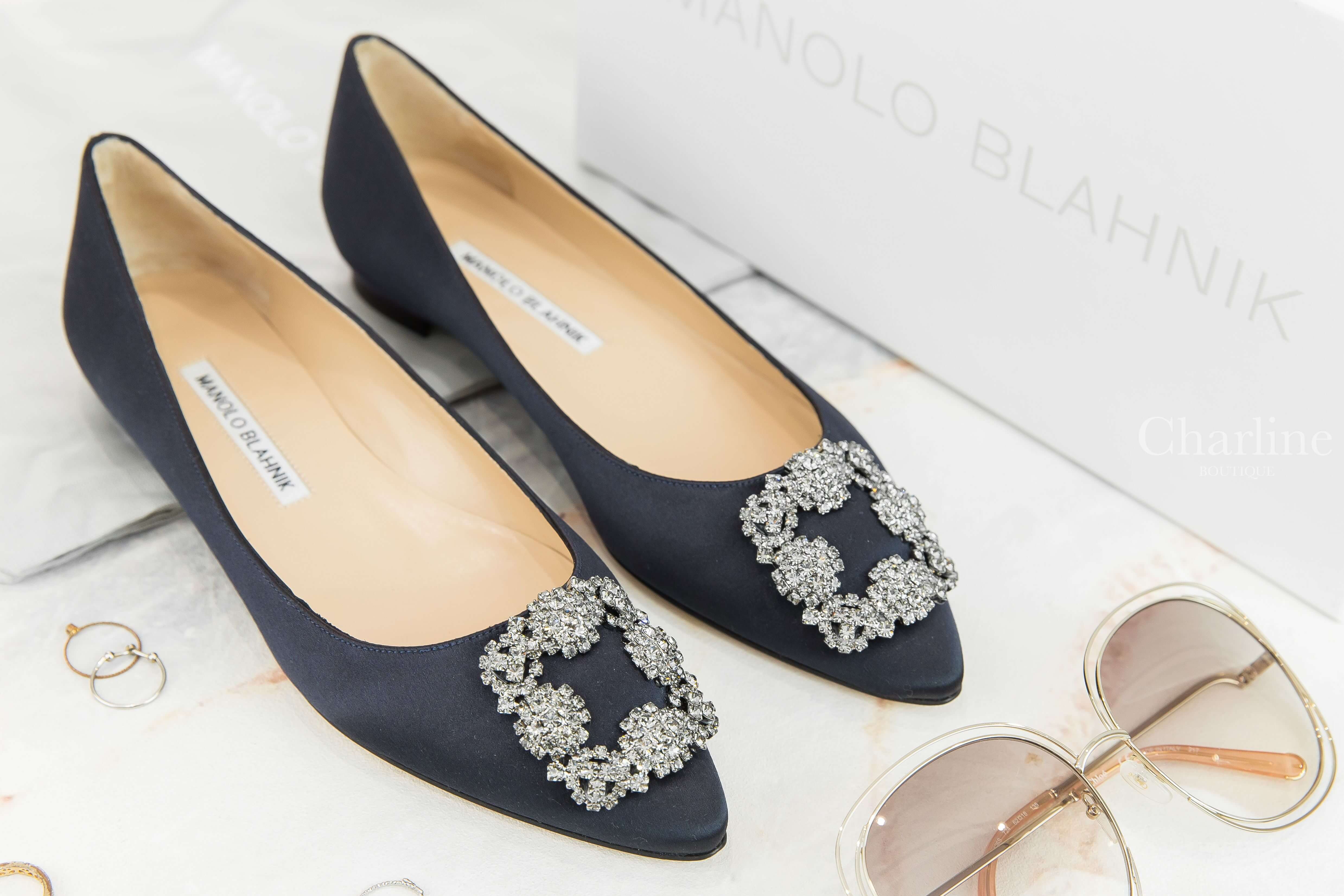 Manolo Blahnik Hangisiflat 海軍藍絲綢灰銀鑲鑽方釦平底鞋