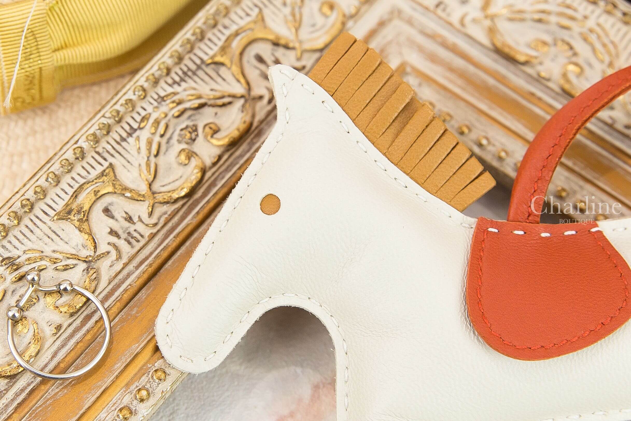 Hermès Horse Charm MM 奶昔白中型可愛小馬吊飾