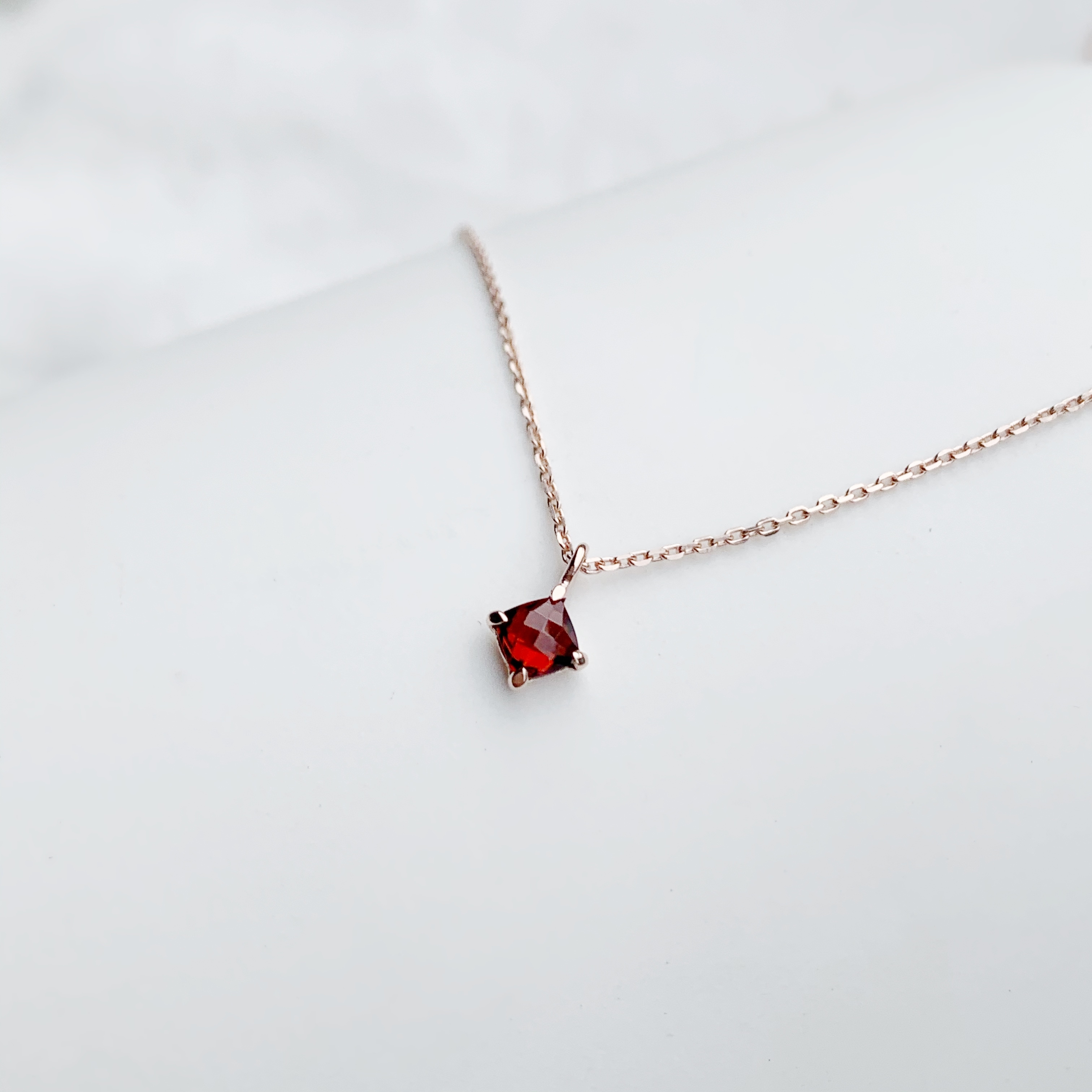 菱四爪棋盤切割石榴石項鍊