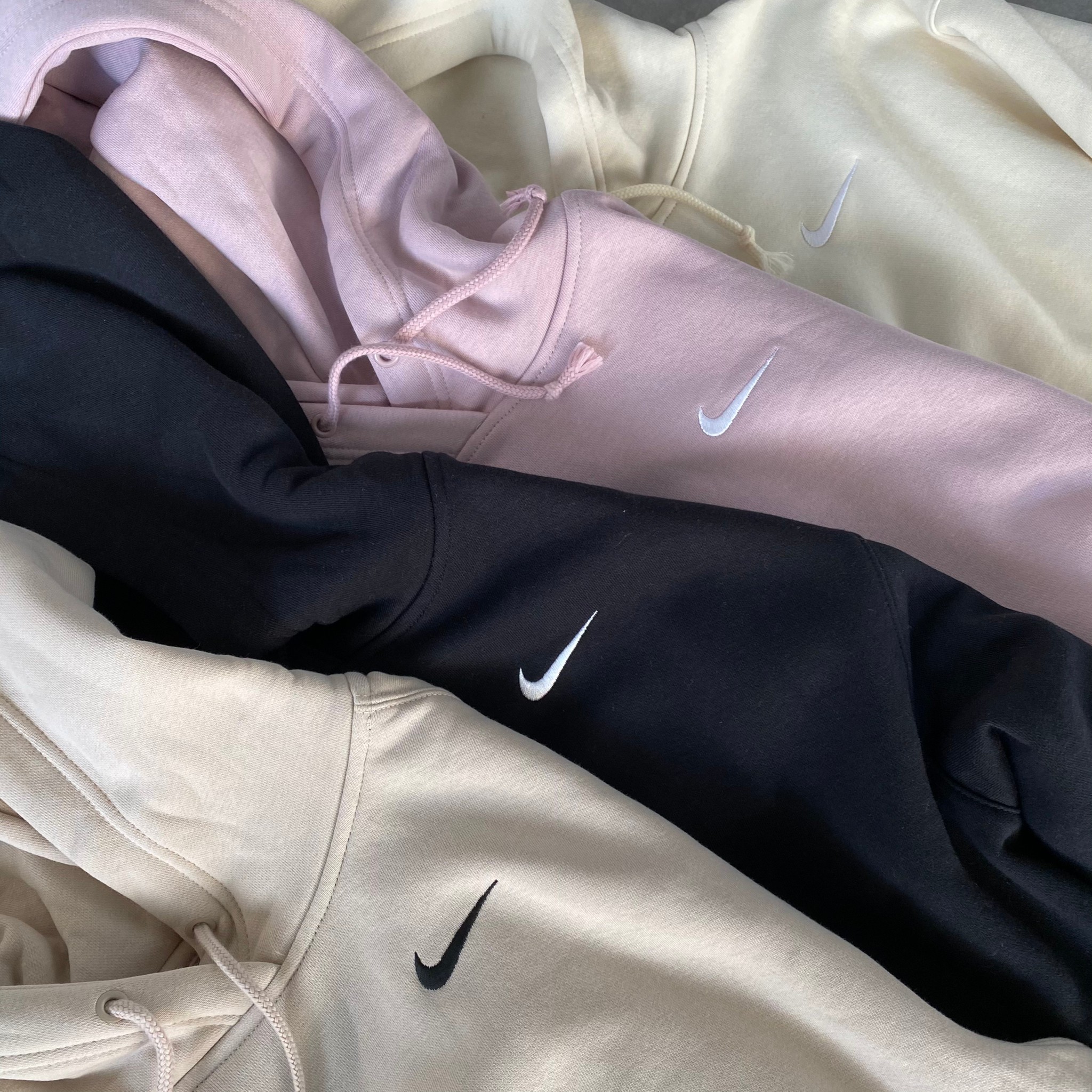 【出清】NIKE NSW HOODIE 小勾 刺繡 內刷毛 連帽 帽T CZ2591-113 奶油色