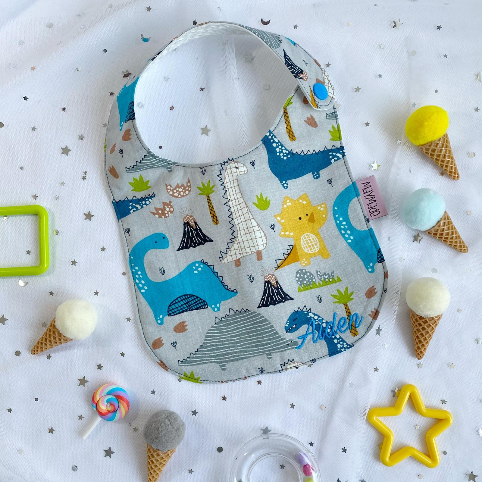 灰色恐龍圖案口水肩