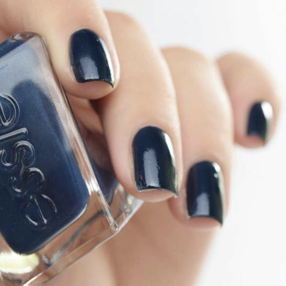 ESSIE 指甲油 - Surrounded by Studs GC390