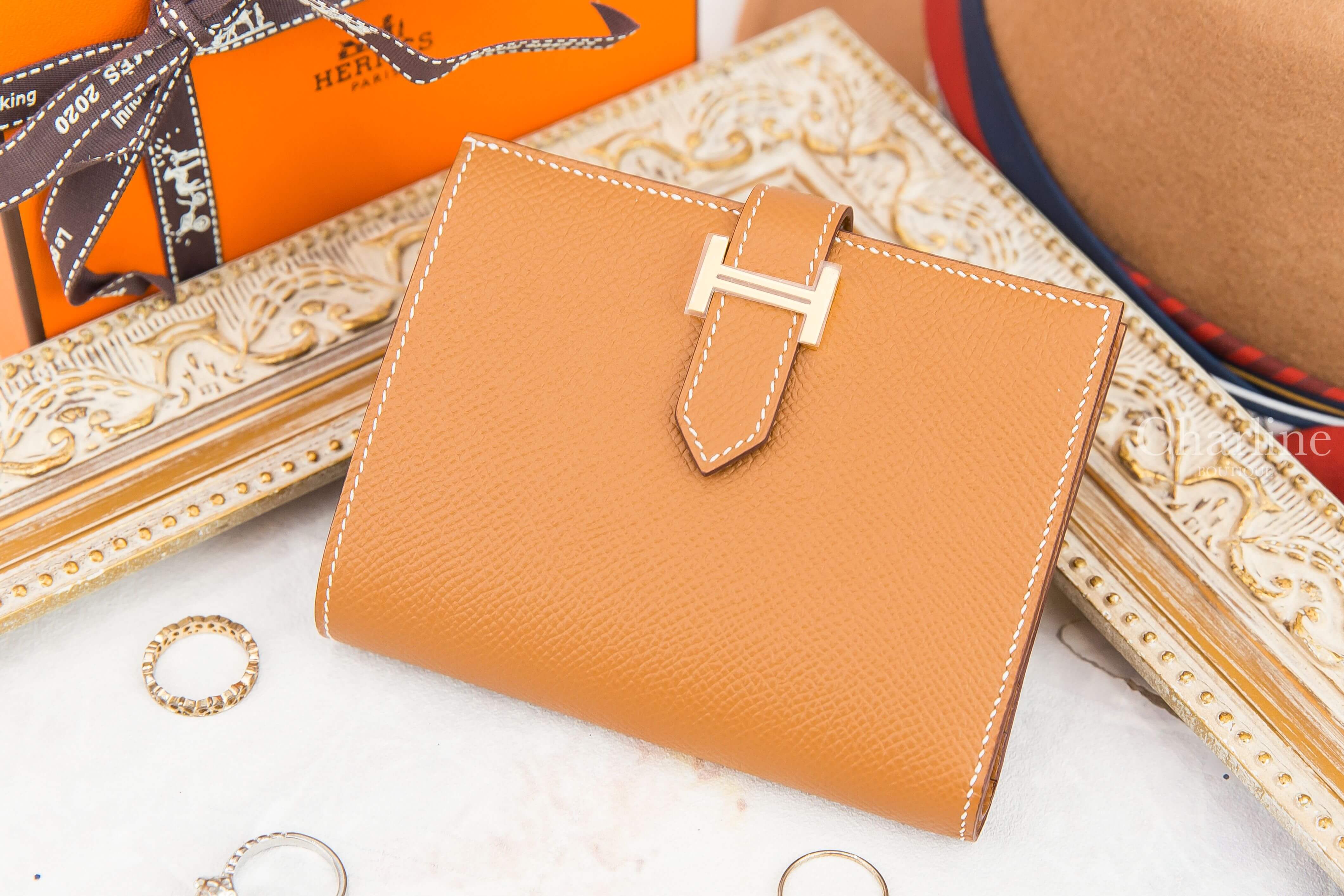 Hermès Bearn Compact Wallet 37 Gold Epsom Z刻焦糖色金釦短夾-Charline Boutique 精品代購