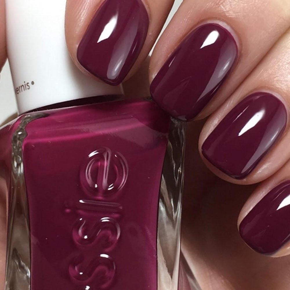 Essie 指甲油 - Graced in Garnet GC1145