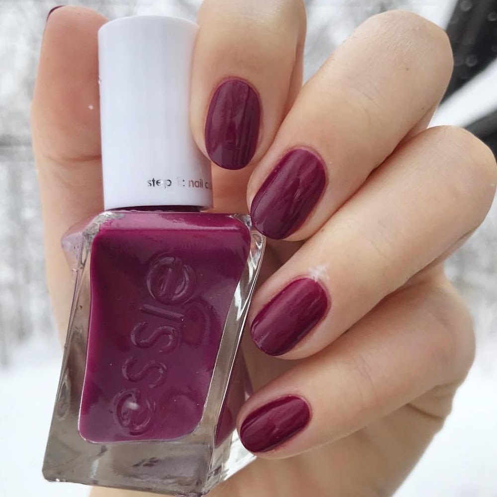 Essie 指甲油 - Graced in Garnet GC1145
