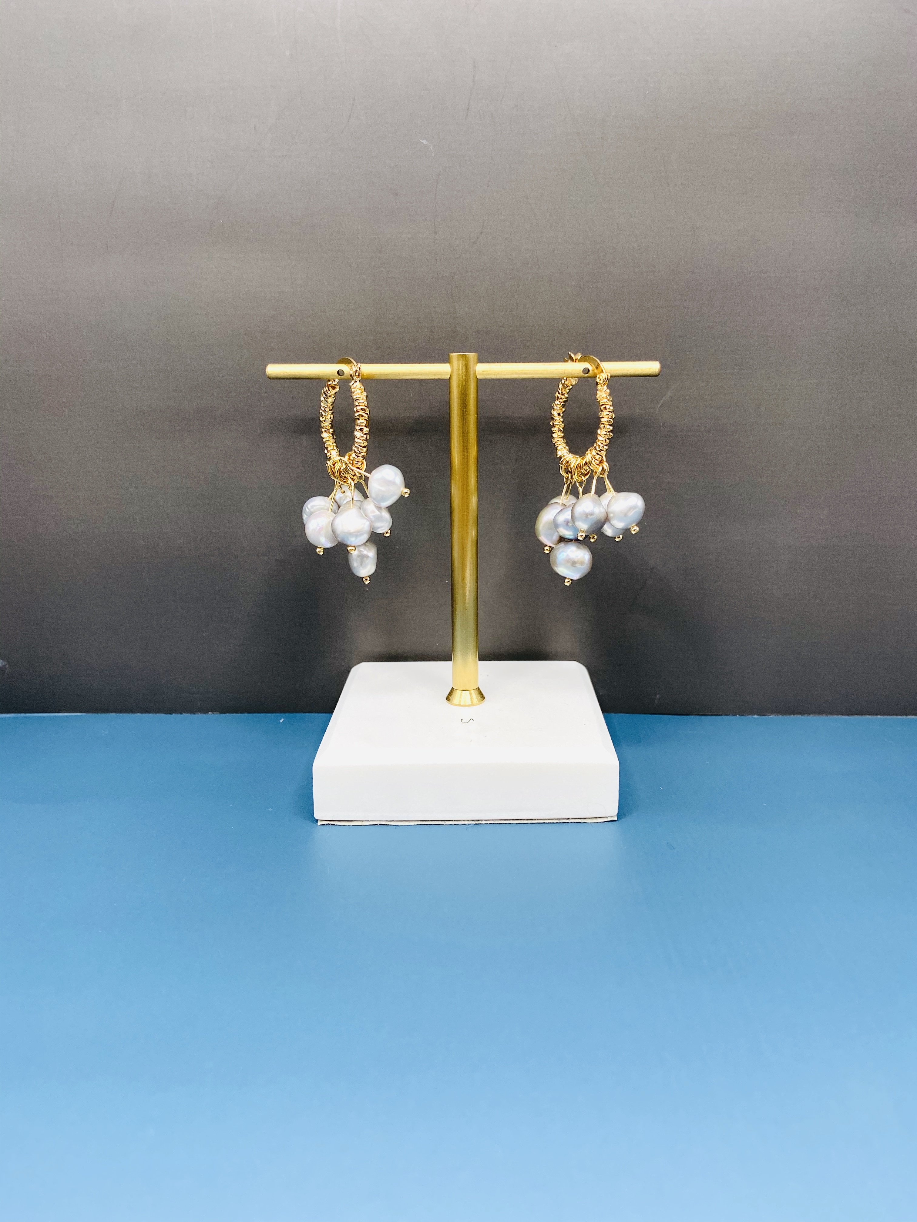 COLE COOL天然淺灰色淡水珍珠14KGF耳環 不規則珍珠 淺金色高質感耳圈