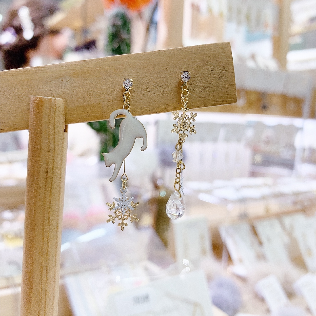 [日本制] 貓咪與雪花耳環(防敏感)