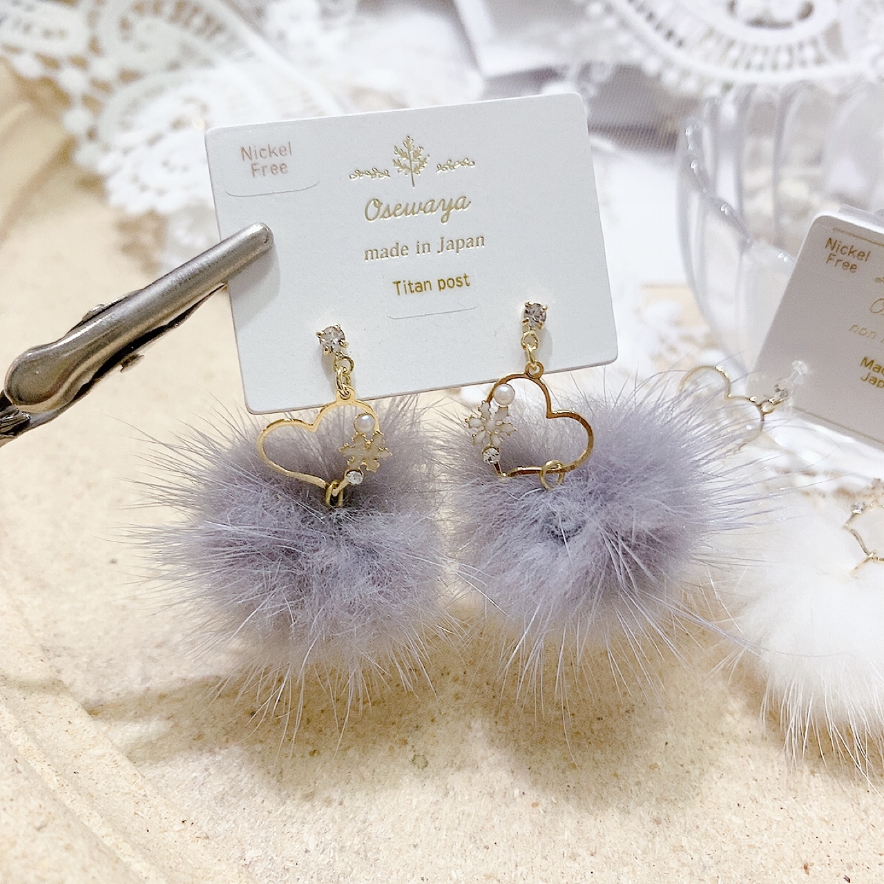 [日本制]心形雪花毛毛球耳環