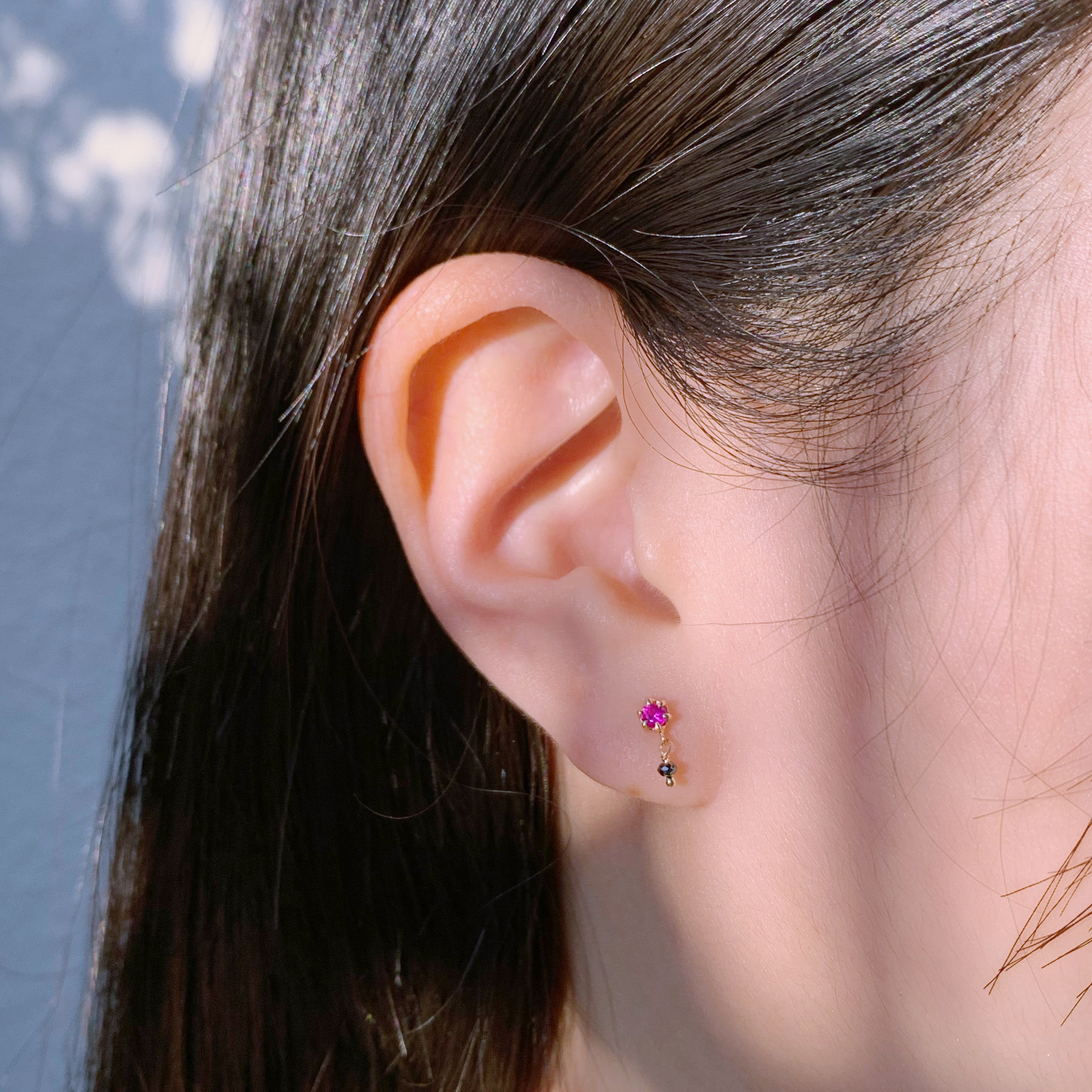 14K六爪紅寶垂黑鑽原礦轉珠耳環