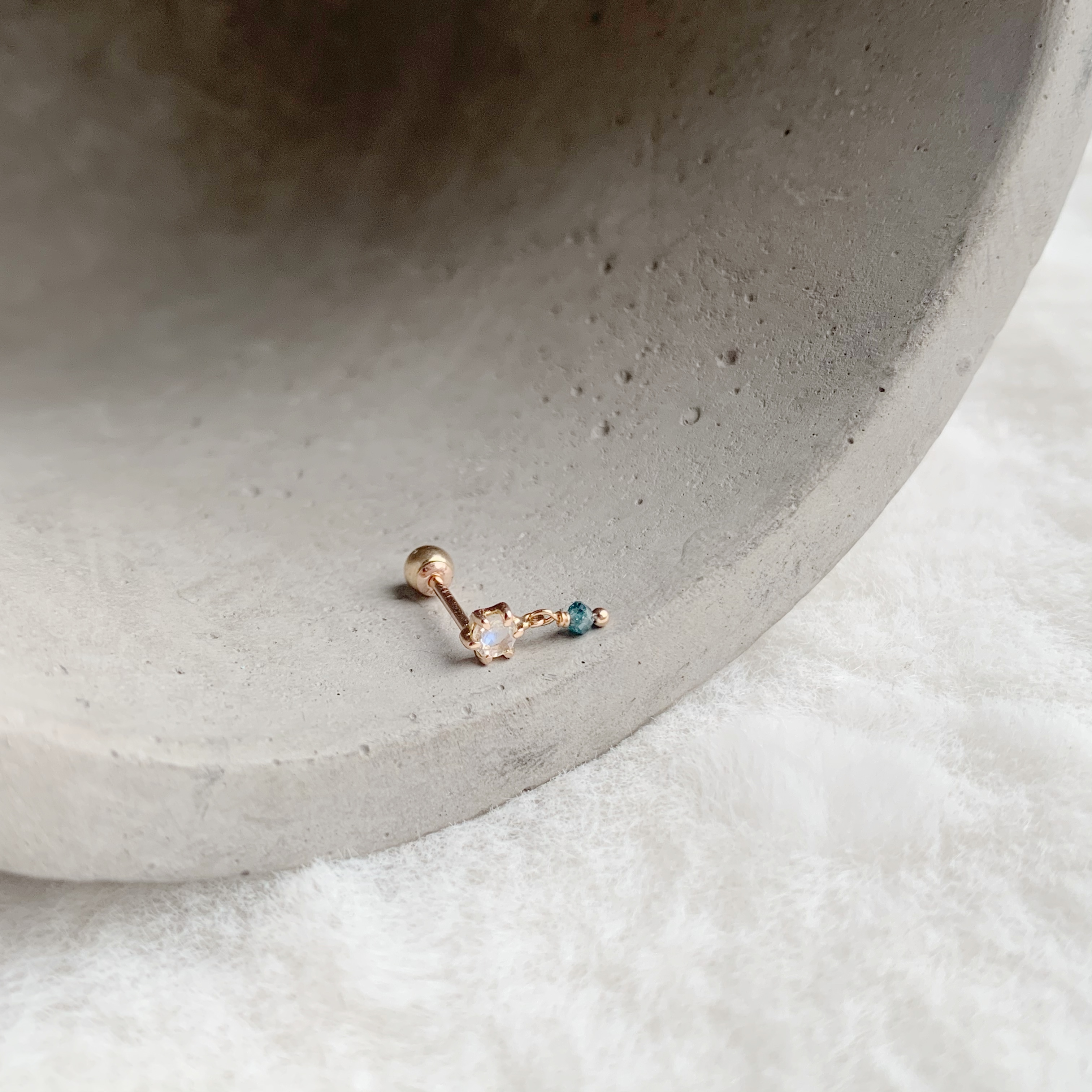 14K六爪月光垂藍鑽原礦轉珠耳環