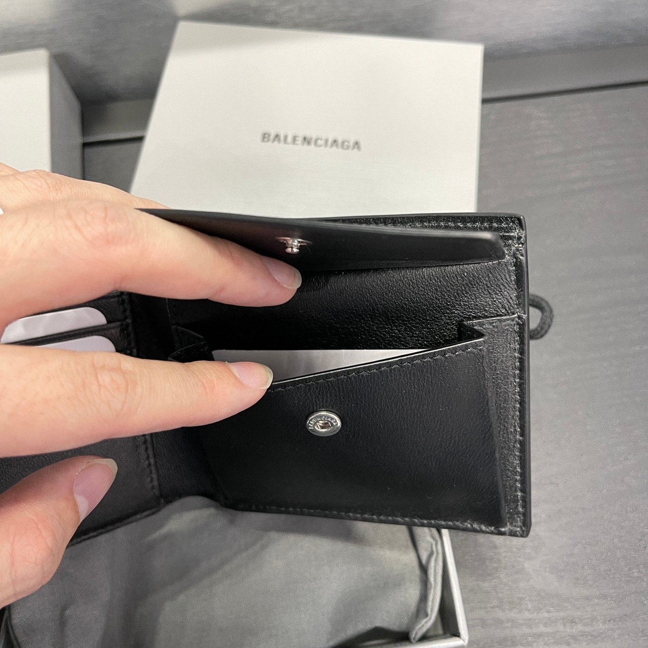 Balenciaga 巴黎世家 經典Logo皮革短夾 八卡/零錢袋
