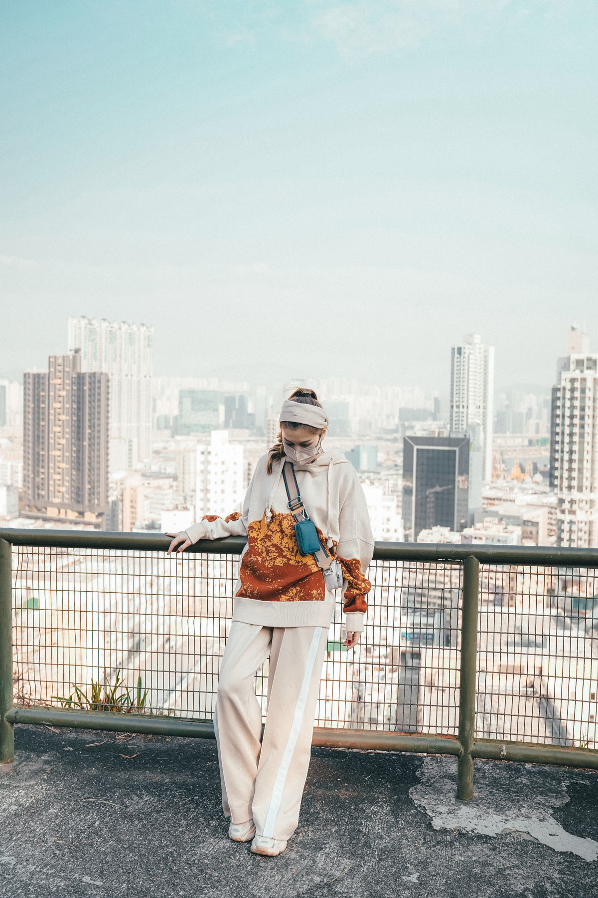 【Just Home】Home系列獅子山 經典可拆兩著連帽衛衣 - 復古奶油白色