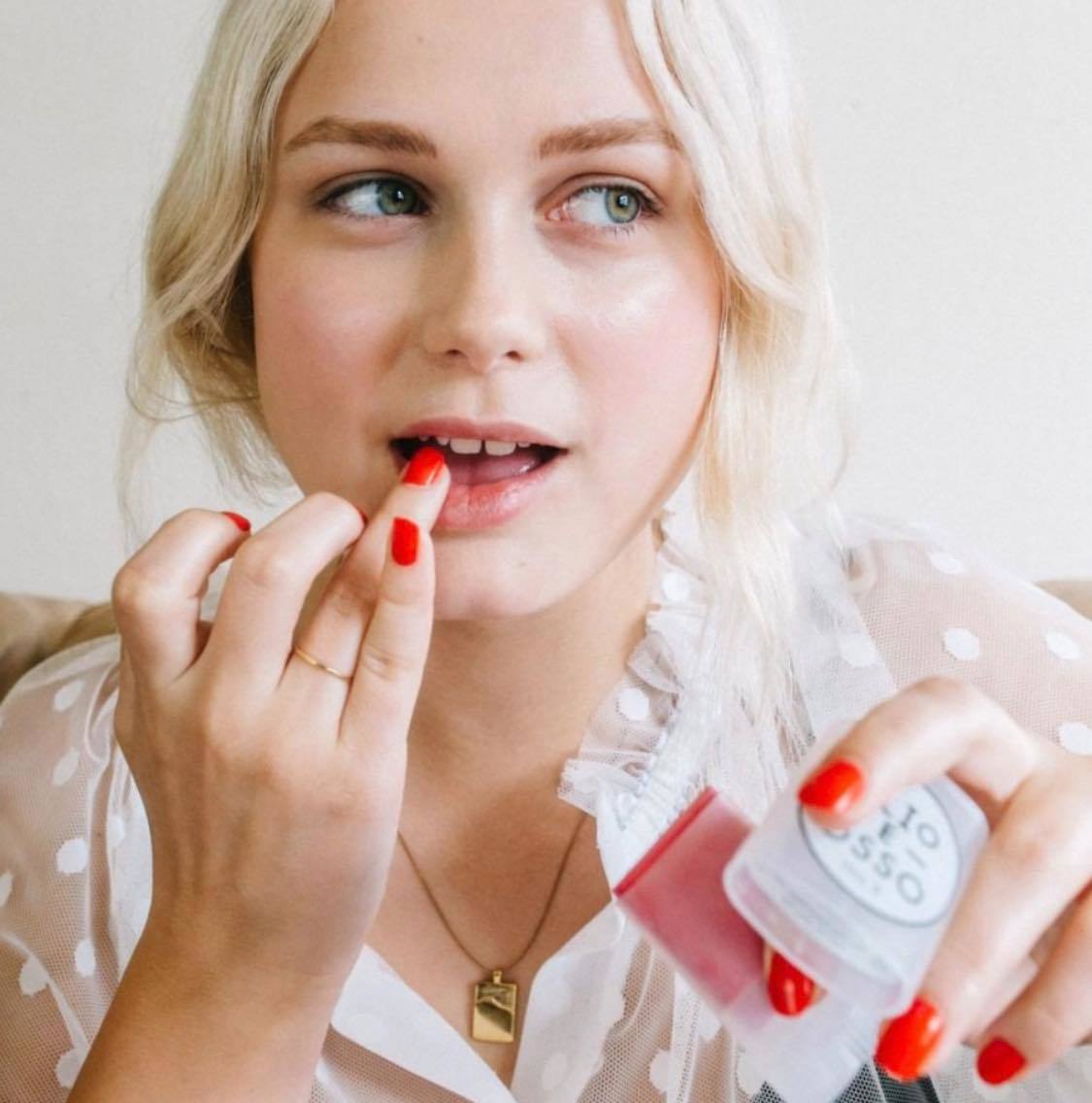 olio e osso,顏頰膏,歐美妝,懶人妝,彩妝,純天然,好萊塢明星,小辣椒,小辣椒葛妮絲派特羅,茱兒芭蒂摩,口紅,腮紅,護唇膏,眼影霜