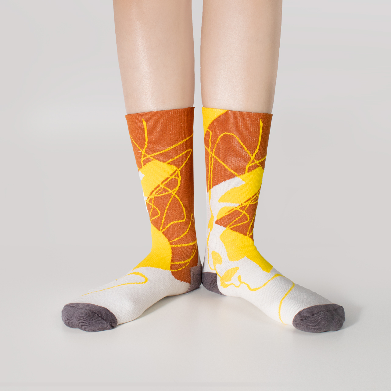 畫臉 · 棕｜藝術設計款．壓力3/4襪