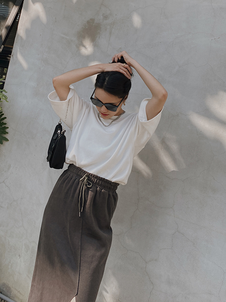 高磅數坑條側開衩素T*4色