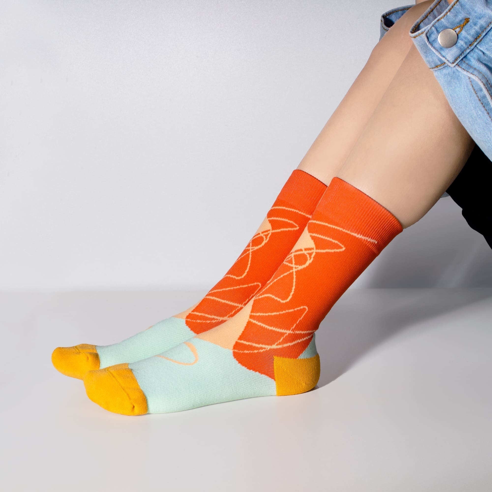 畫臉 · 橘｜藝術設計款．壓力3/4襪