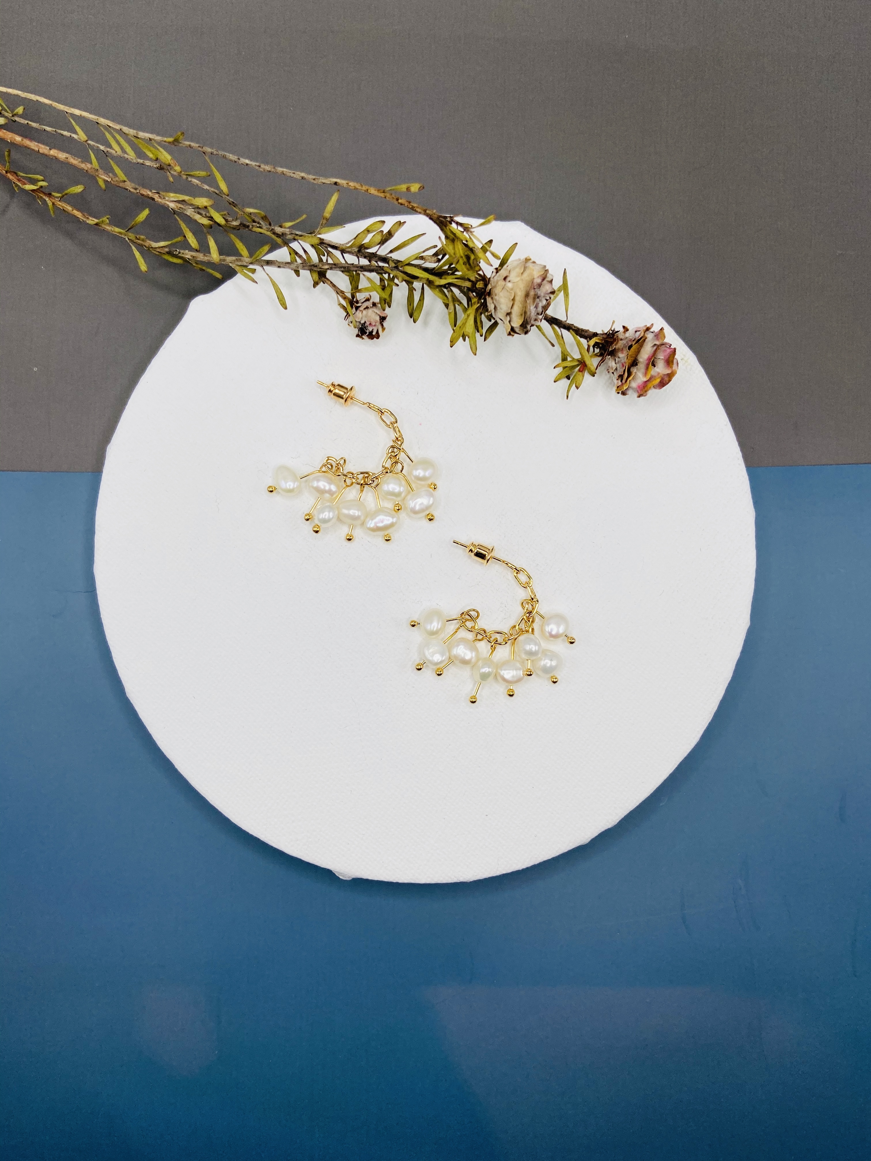 COLE COOL獨家設計的Pearls in “C” 珍珠耳環