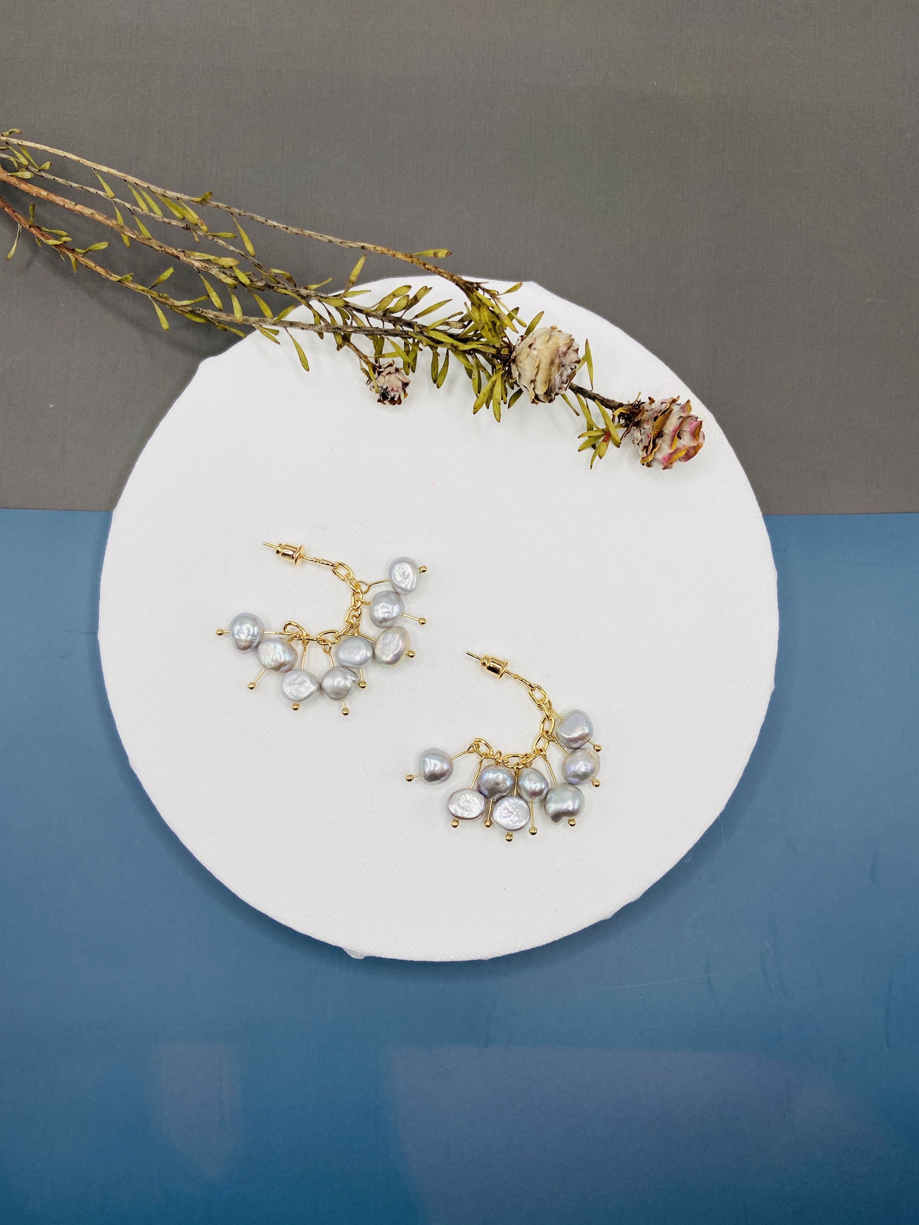 COLE COOL獨家設計的Pearls in C珍珠耳環耳夾