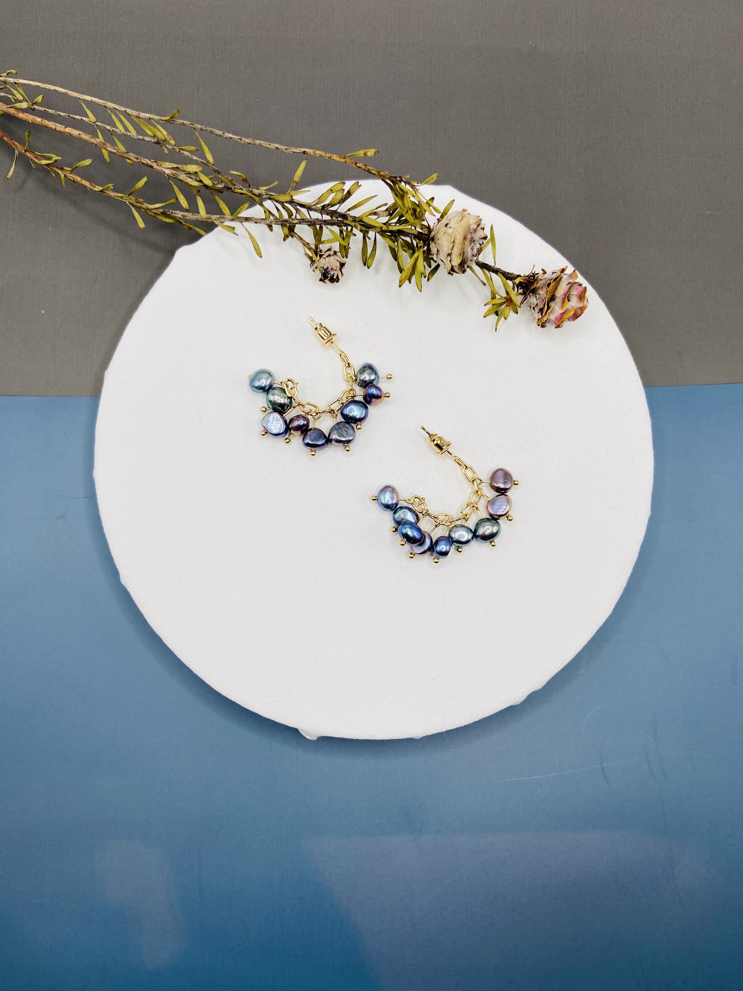 COLE COOL獨家設計的Pearls in C珍珠耳環耳夾