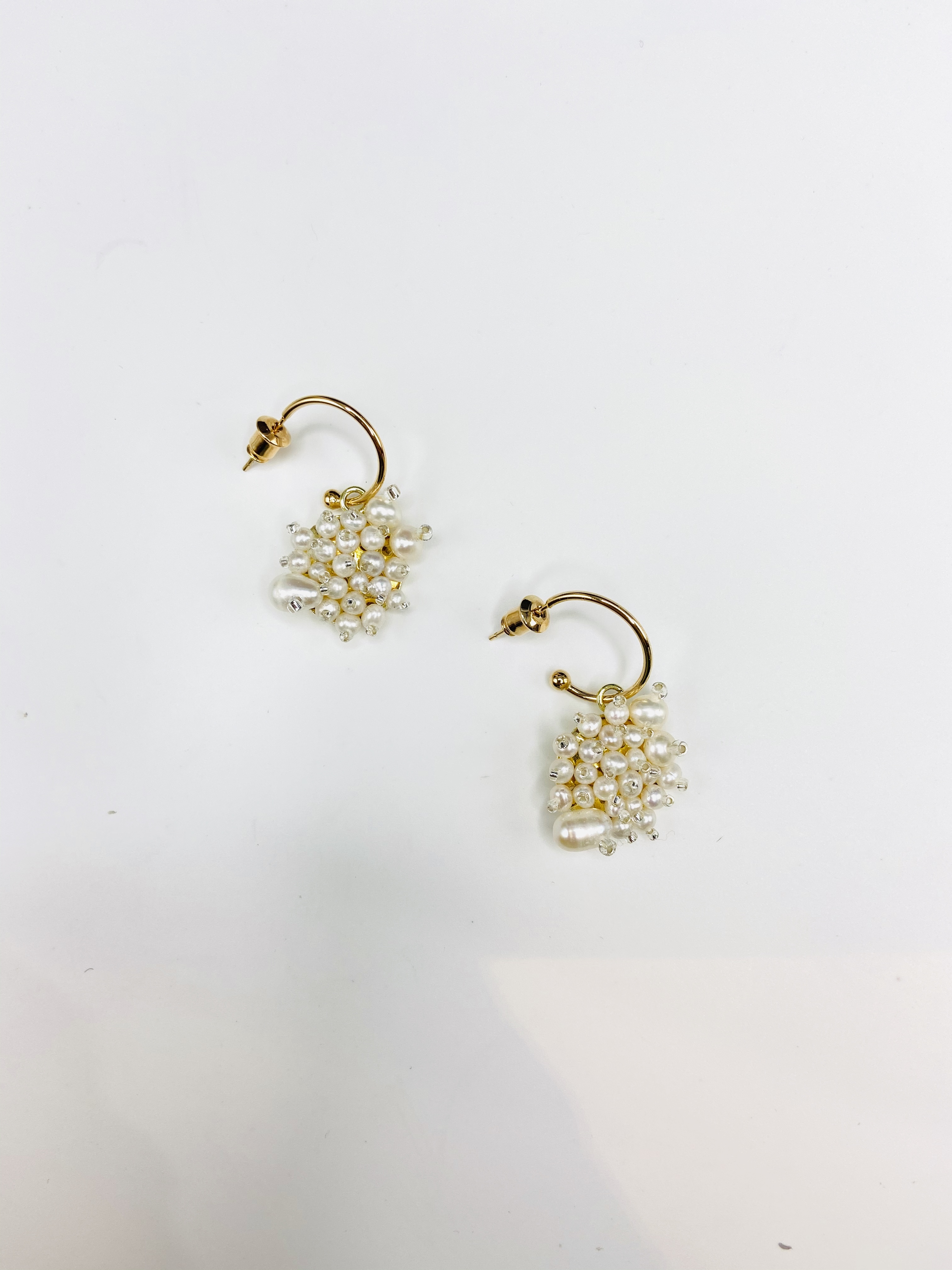 COLE COOL獨家設計的Pearls in C珍珠耳環耳夾