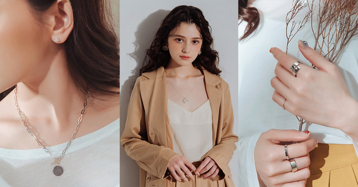 配件可以選擇搶眼個性款的飾品，或是運用多層次的重疊搭配，舉手投足都散發率性時髦感