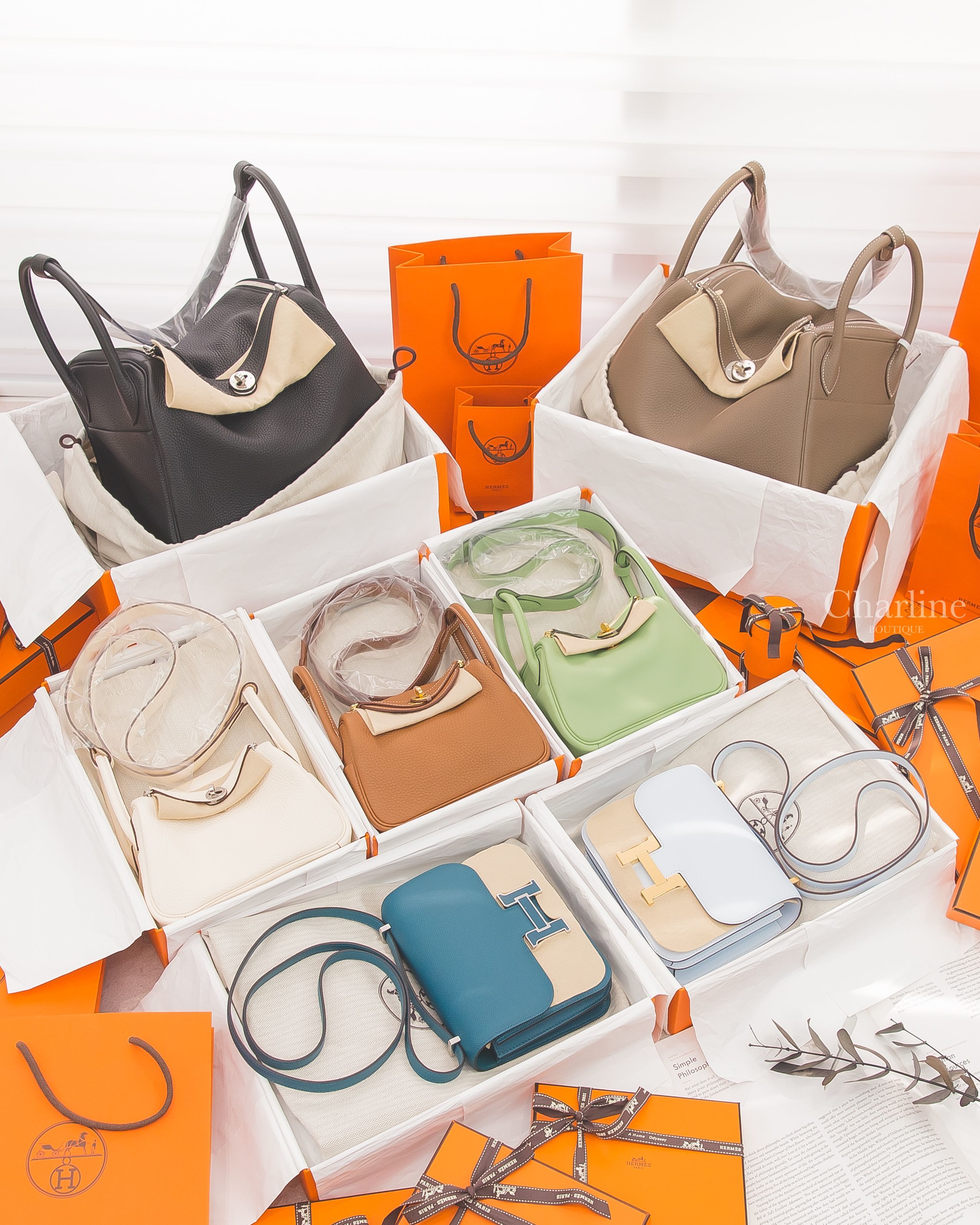 Hermès Lindy 焦糖色金釦,Lindy 牛油果綠金釦,Lindy 奶油白銀釦,Lindy 大象灰銀釦,Lindy 黑色銀釦,Constance 霧藜藍金釦,Constance 博斯普魯斯綠珐瑯釦-Charline Boutique 精品代購