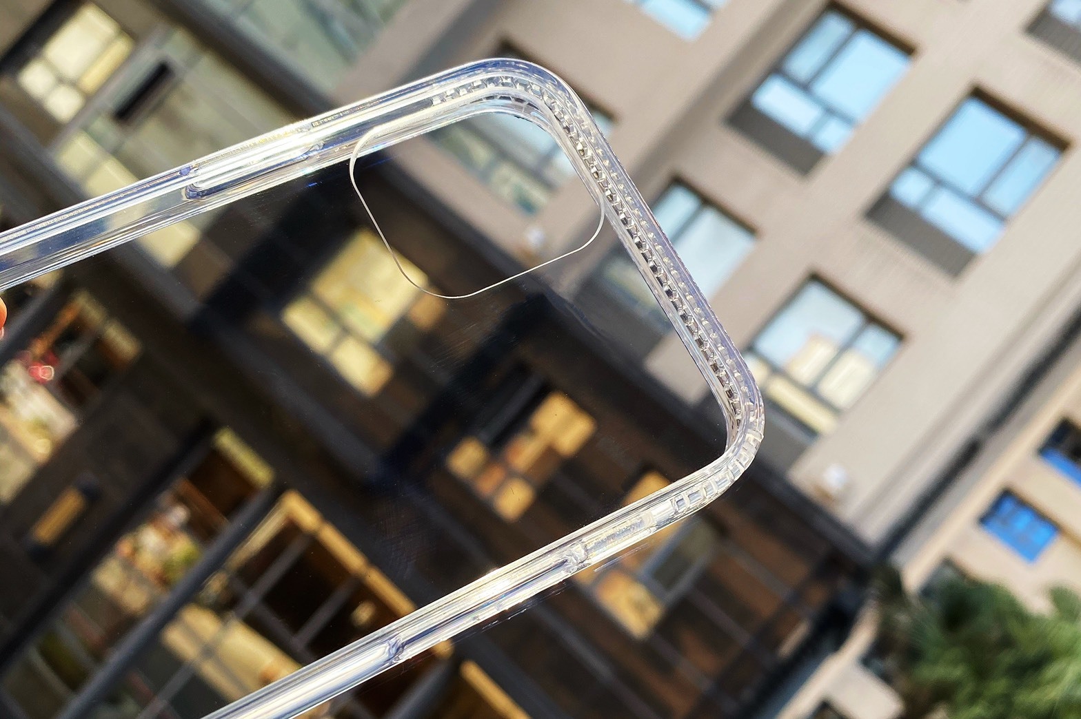 【熊膜開箱】台灣 OVERDIGI iPhone 12 透明殼新進化！晶透軍規防摔手機殼，超越美國軍規防摔標準