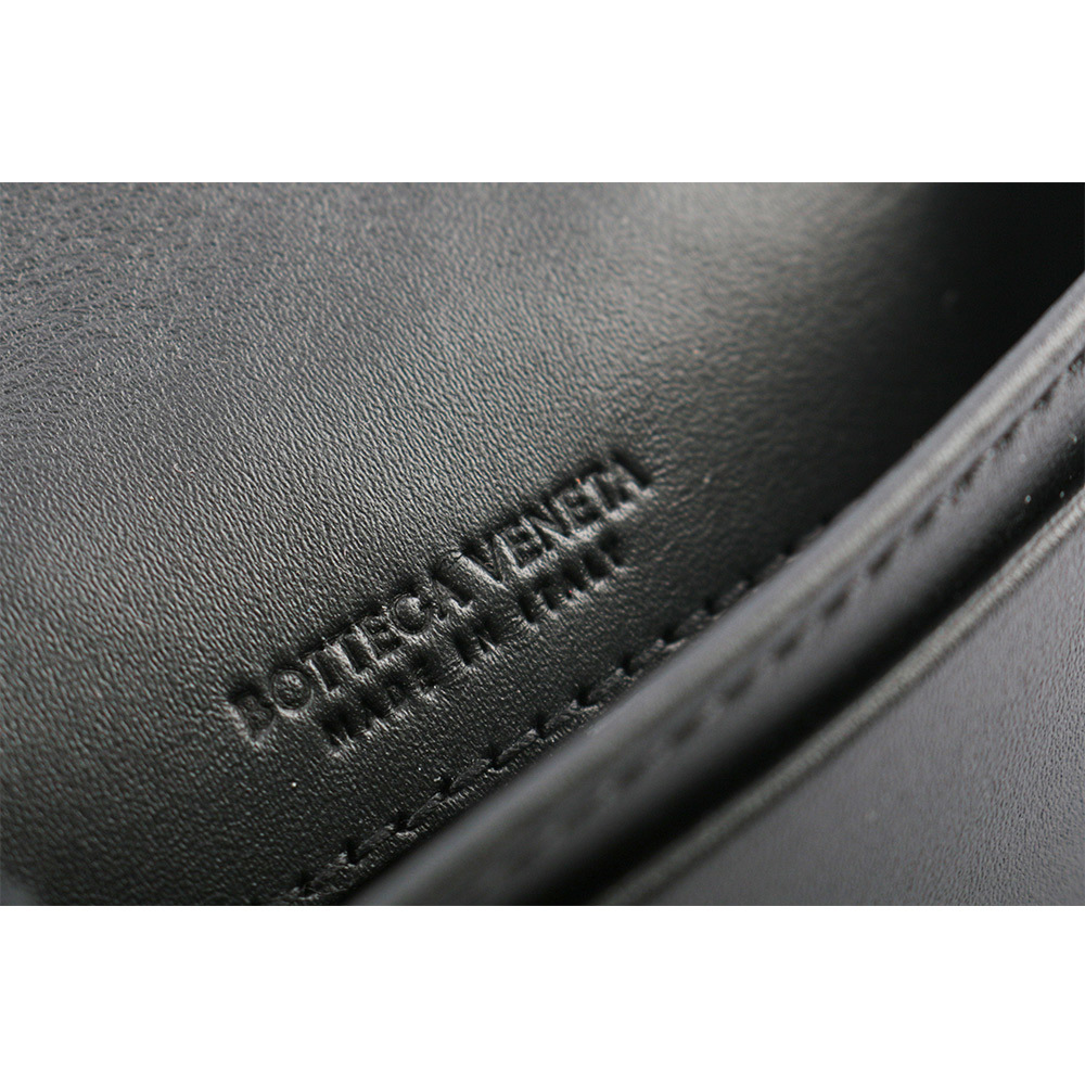 【BOTTEGA VENETA】厚款小牛皮編織二折卡片夾