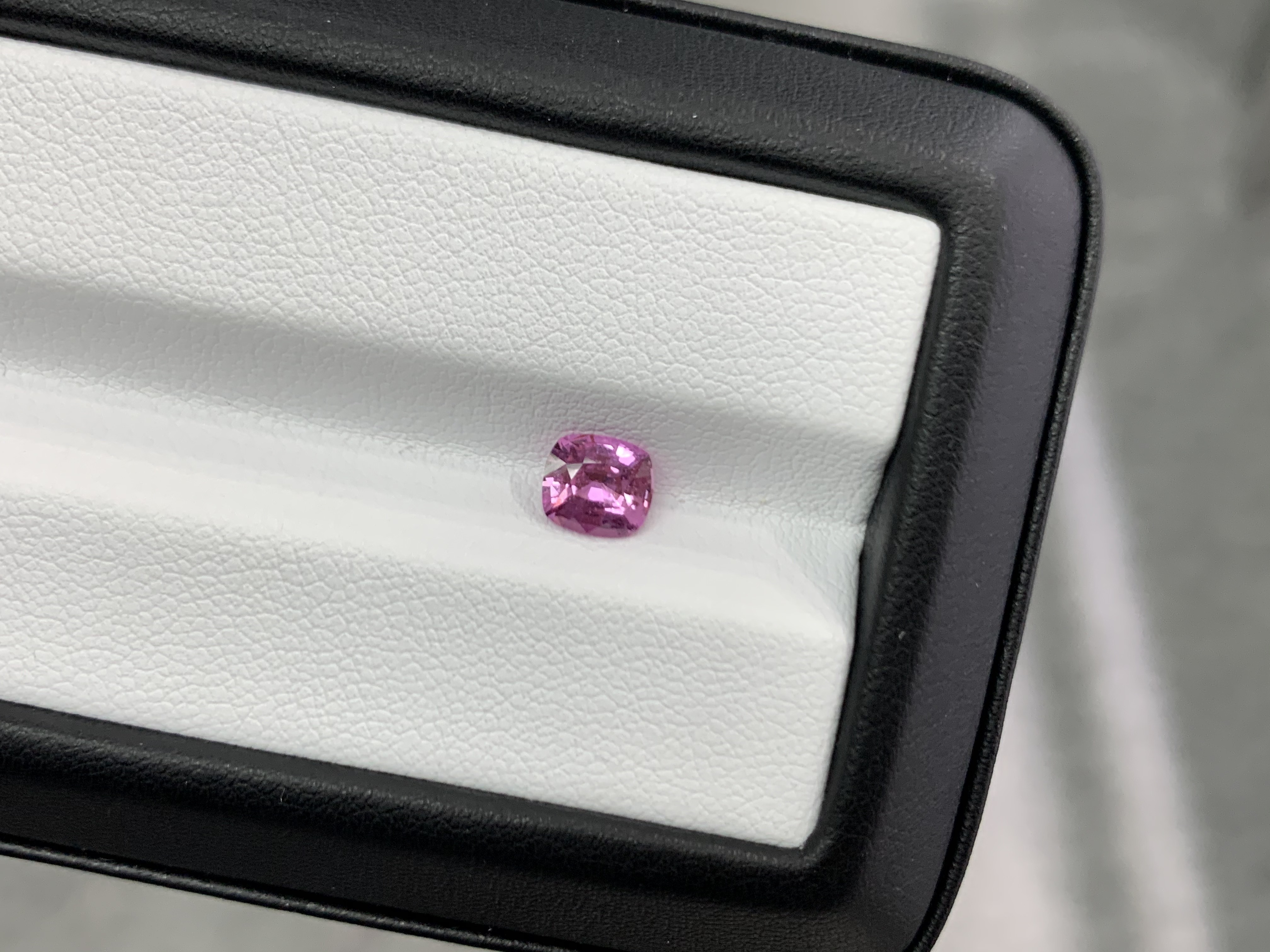 1.07ct 無燒枕形粉色藍寶石