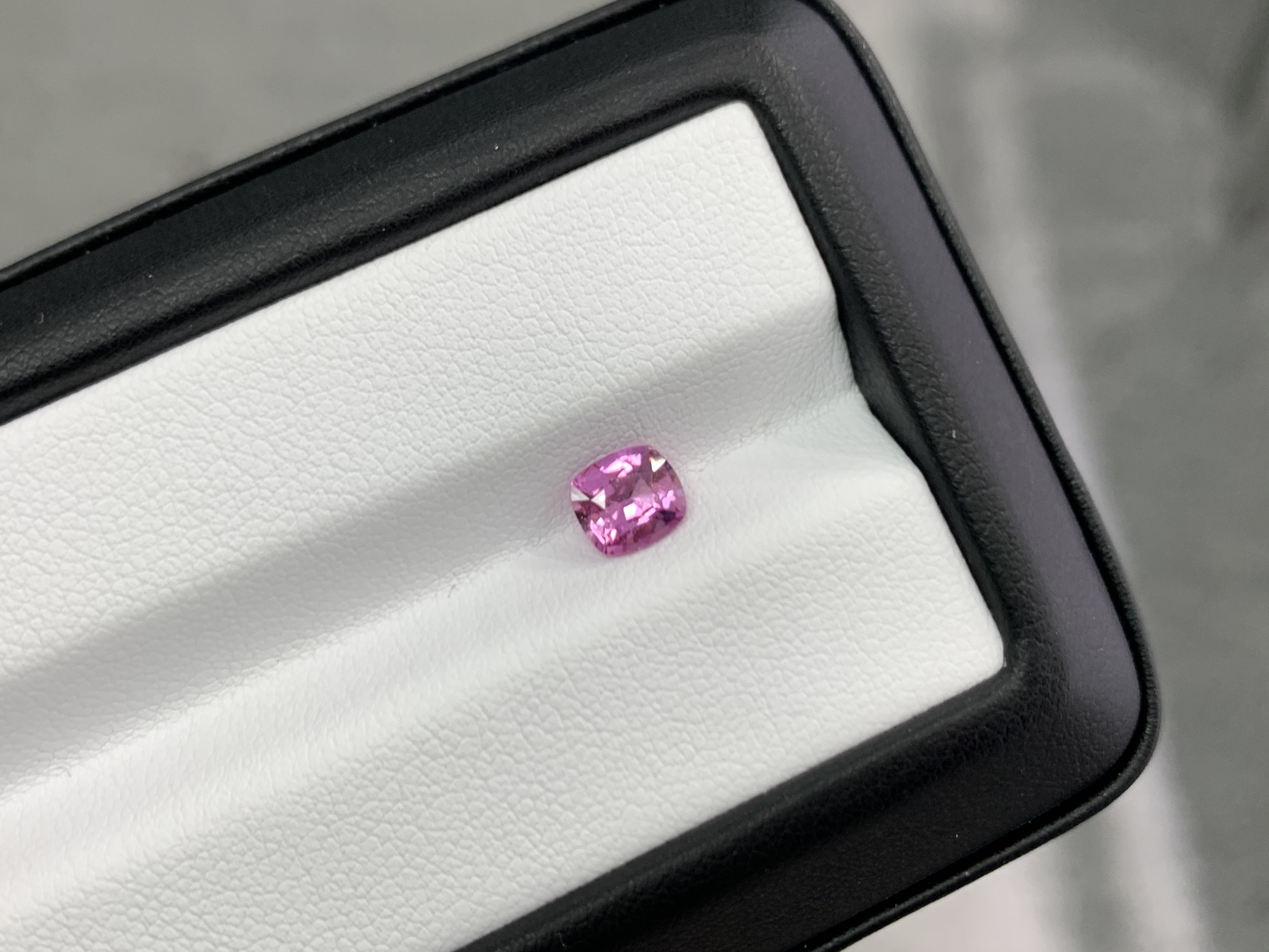 1.07ct 無燒枕形粉色藍寶石