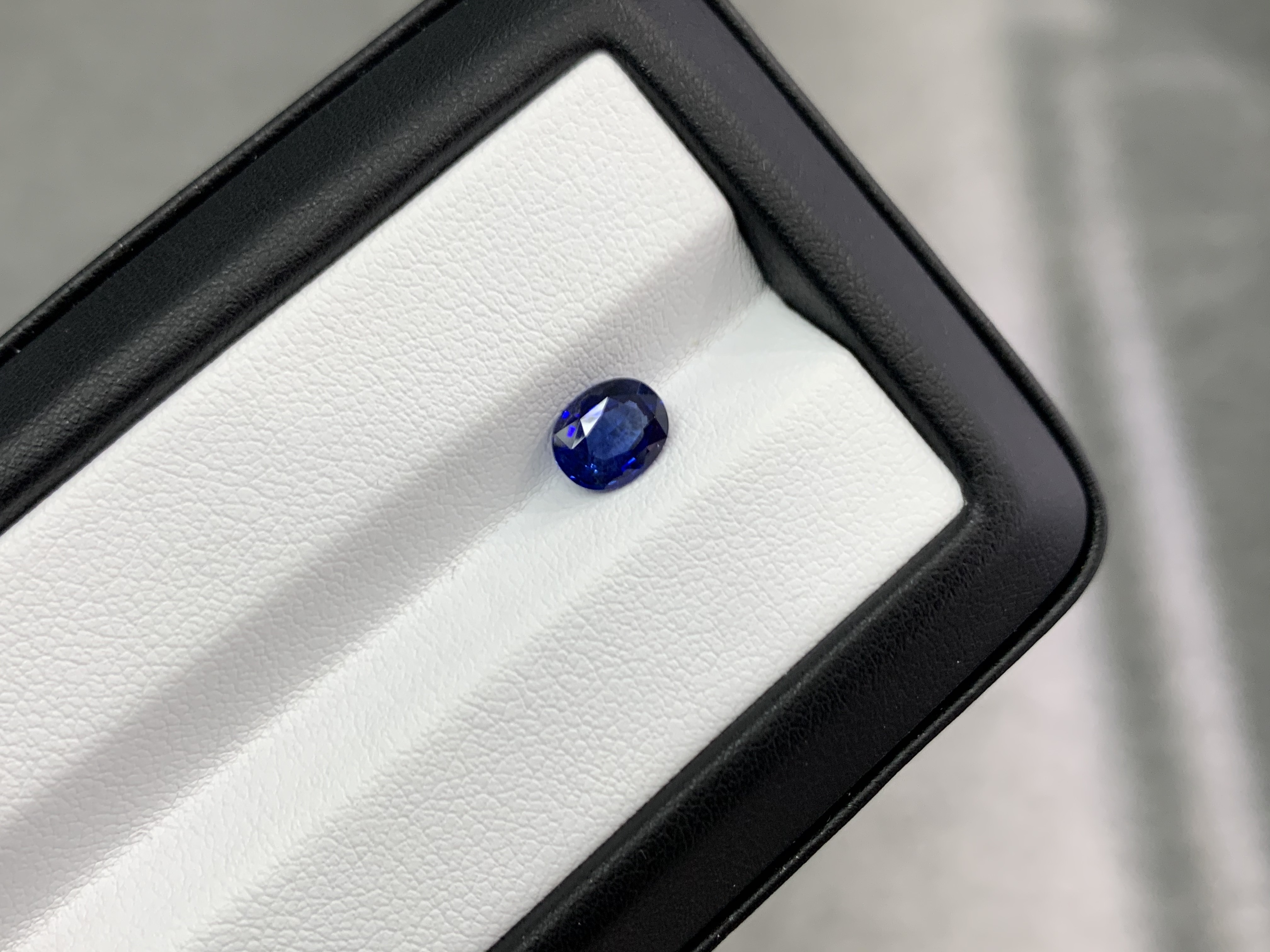 1.36ct 長枕形藍寶石