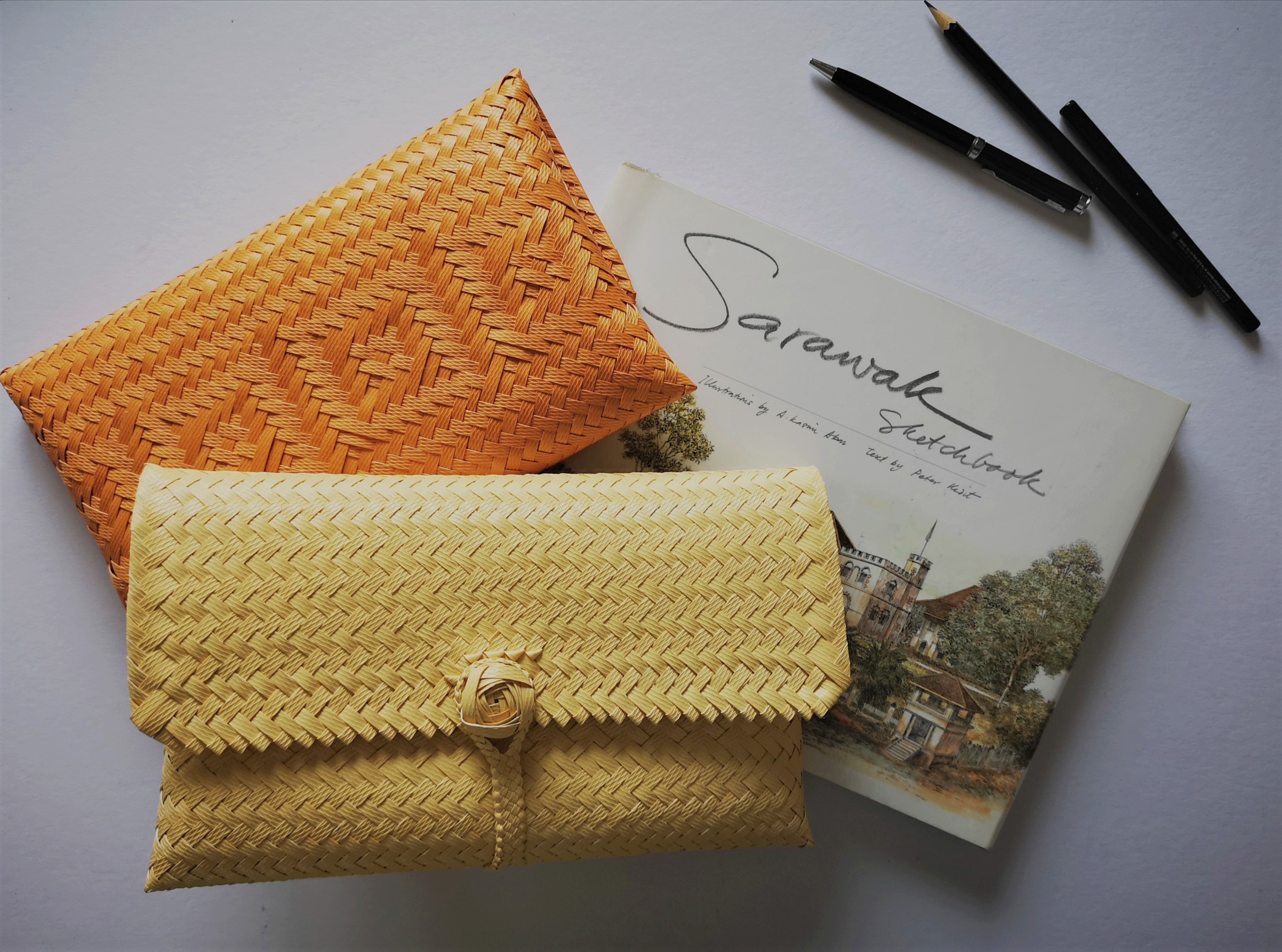 Penan Clutch 10 inch (Cream, white, tiffany & red)