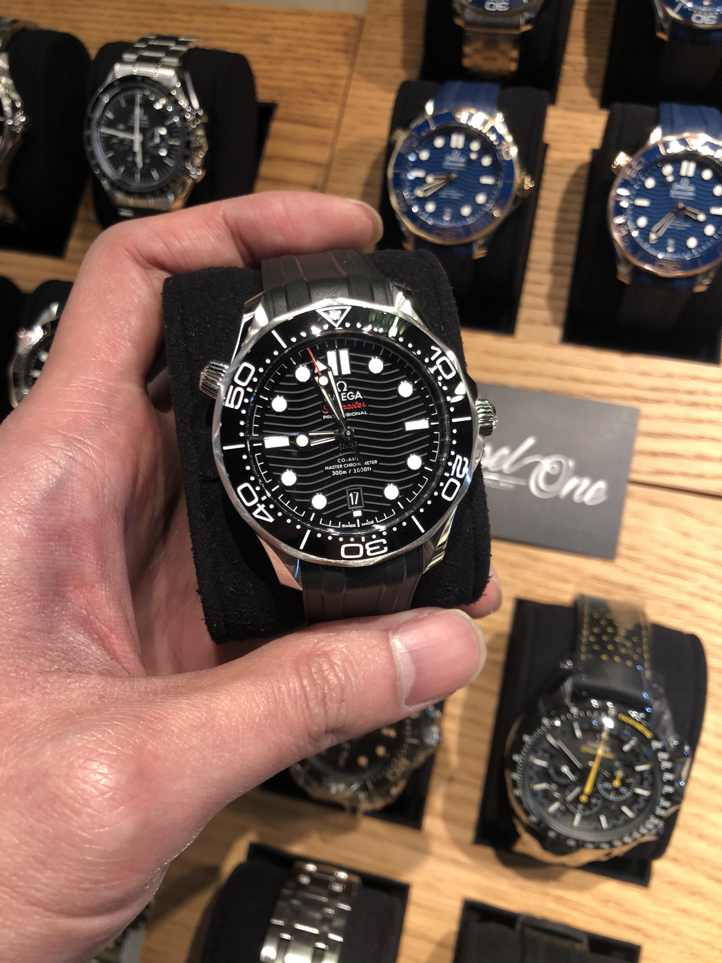 BRAND NEW OMEGA SEAMASTER 210.32.42.20.01.001   21032422001001  DIVER 300 BLACK DIAL BLACK RUBBER STRAP CO‑AXIAL MASTER CHRONOMETER 42MM