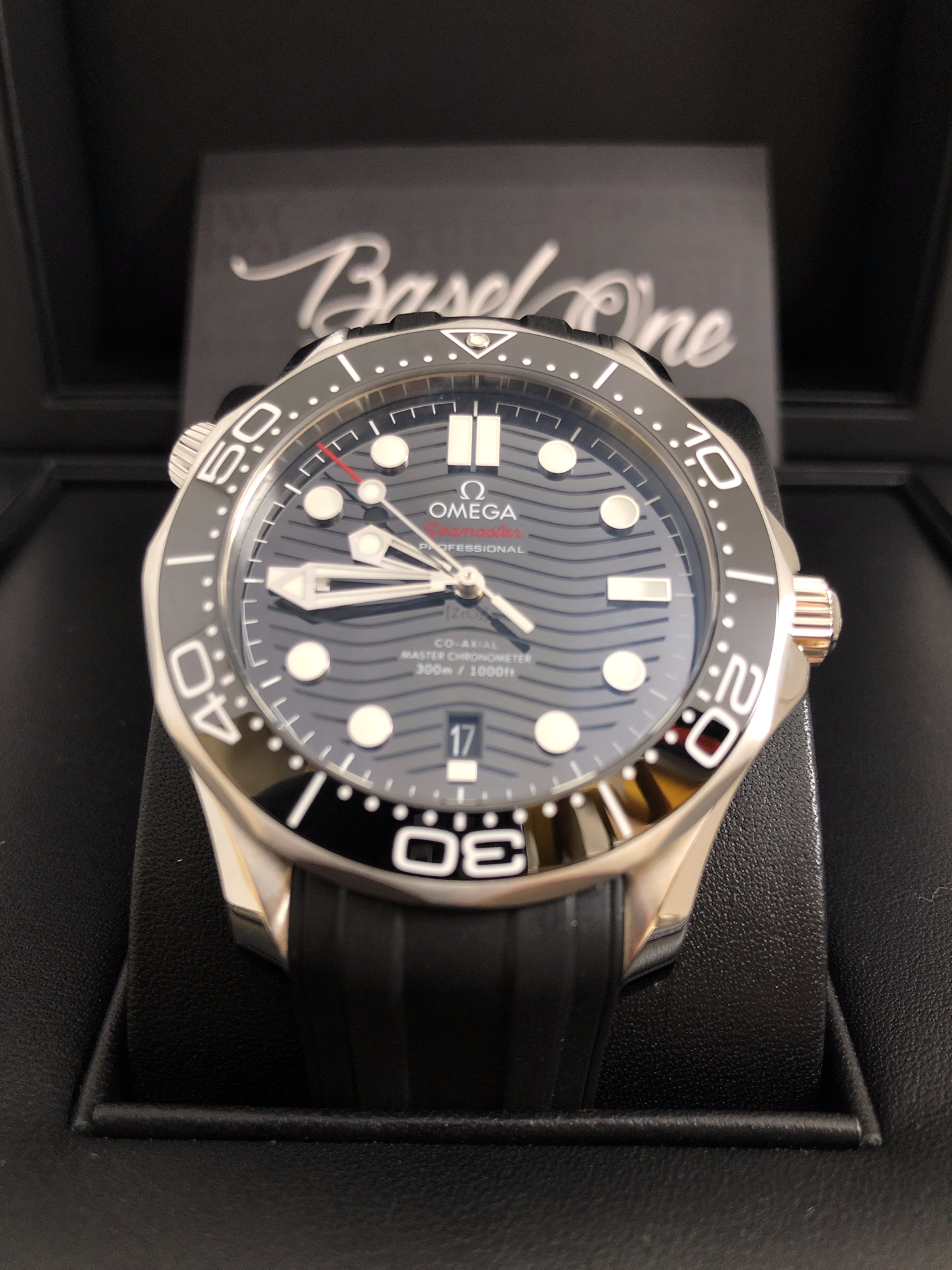 BRAND NEW OMEGA SEAMASTER 210.32.42.20.01.001   21032422001001  DIVER 300 BLACK DIAL BLACK RUBBER STRAP CO‑AXIAL MASTER CHRONOMETER 42MM