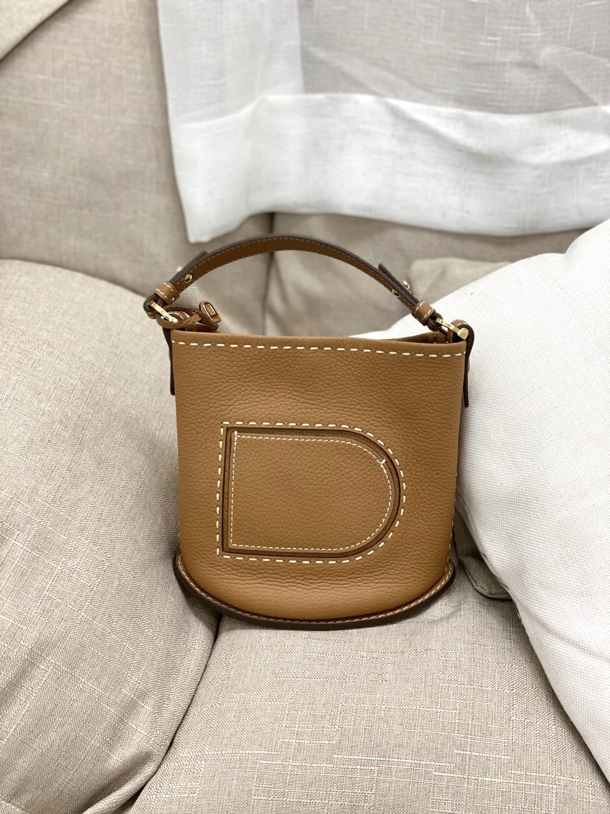 Pin Mini Bucket | Delvaux