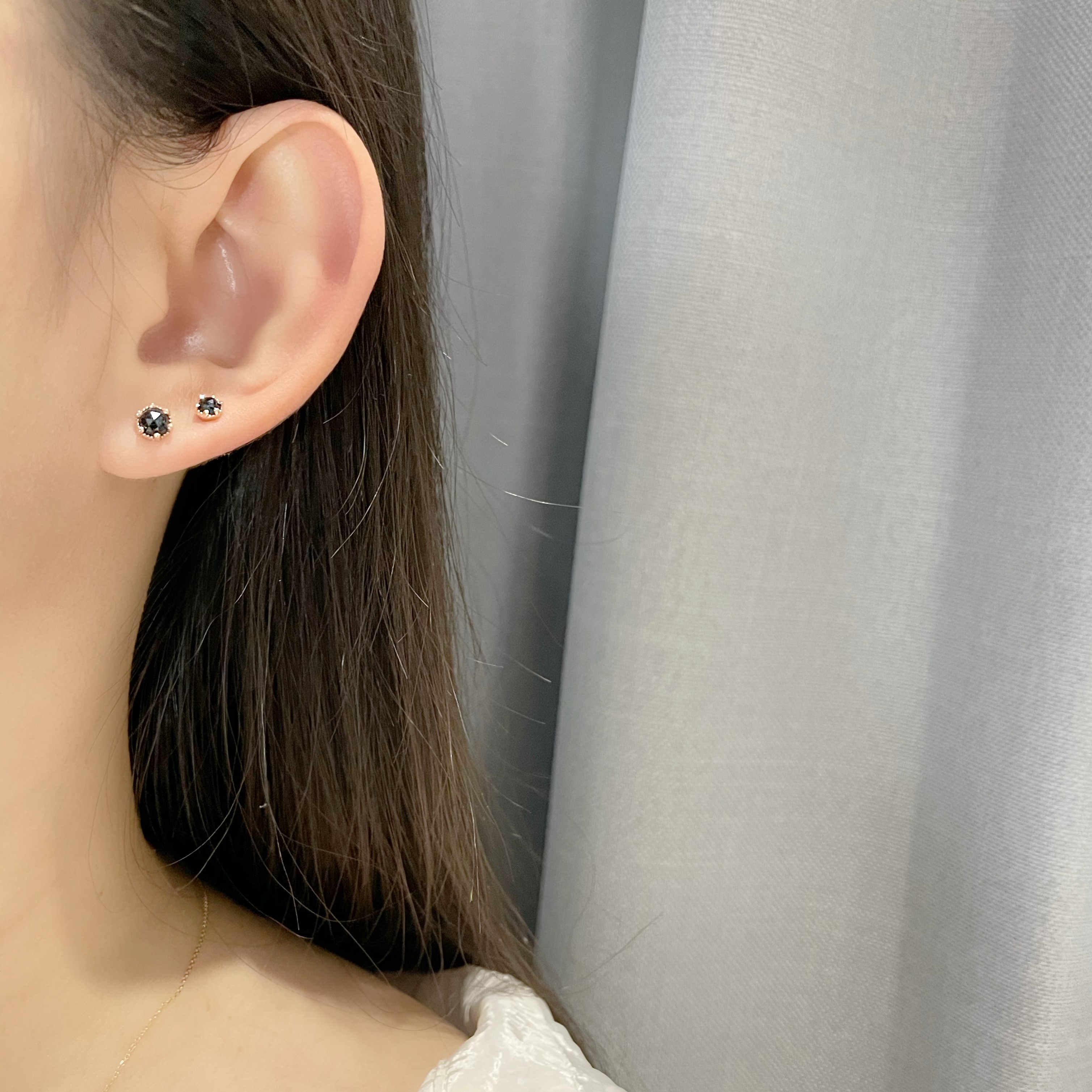 爪鑲小六角黑尖晶轉珠耳環