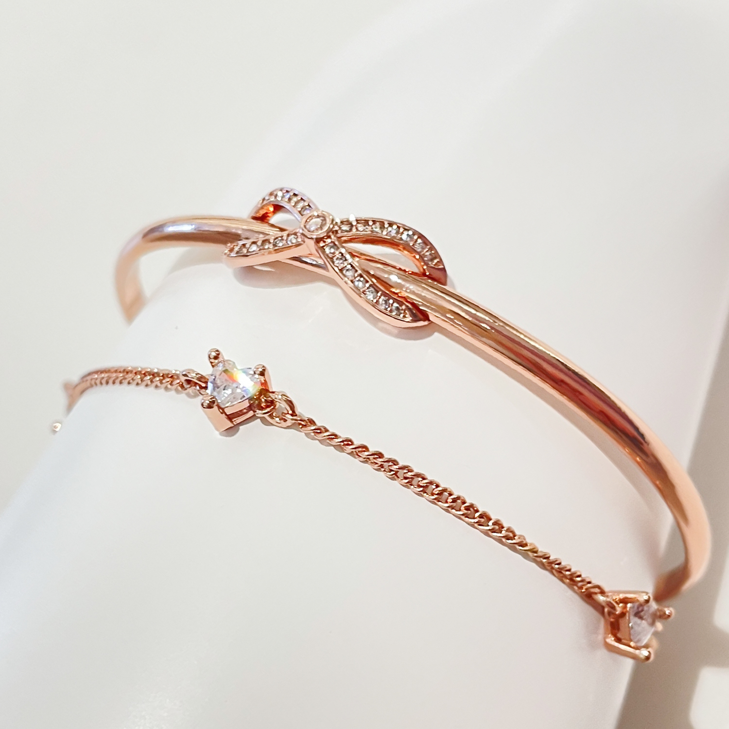 Bangle with Heart shaped Zircon stones & Bow details (Rose Gold)