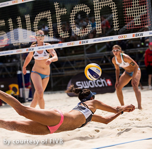 Mikasa VLS300 沙灘排球（FIVB 官方用球）