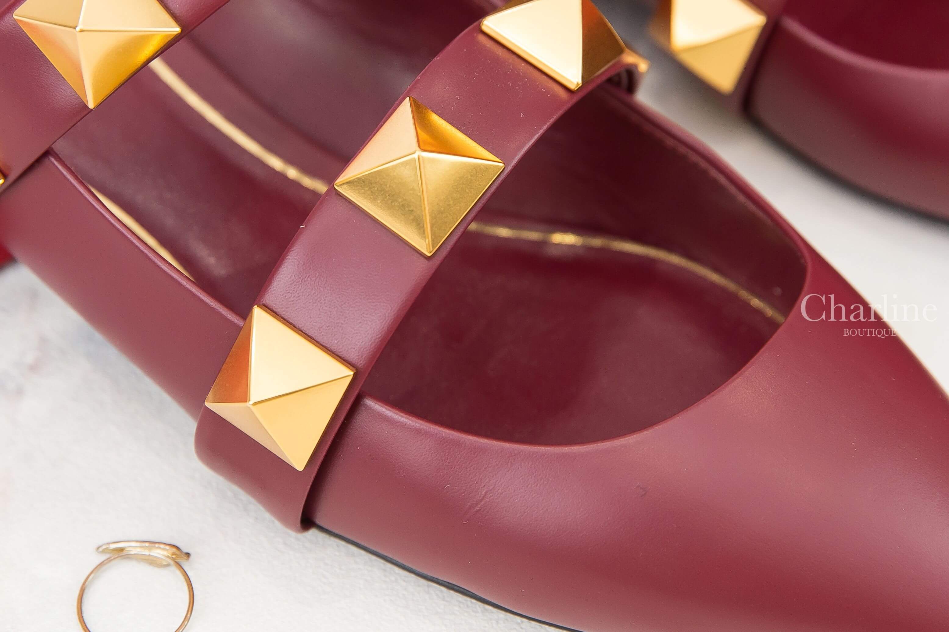 Valentino Roman Stud Flat Mule In Calfskin 櫻桃紅龐克大卯釘尖頭羅馬小牛皮穆勒鞋