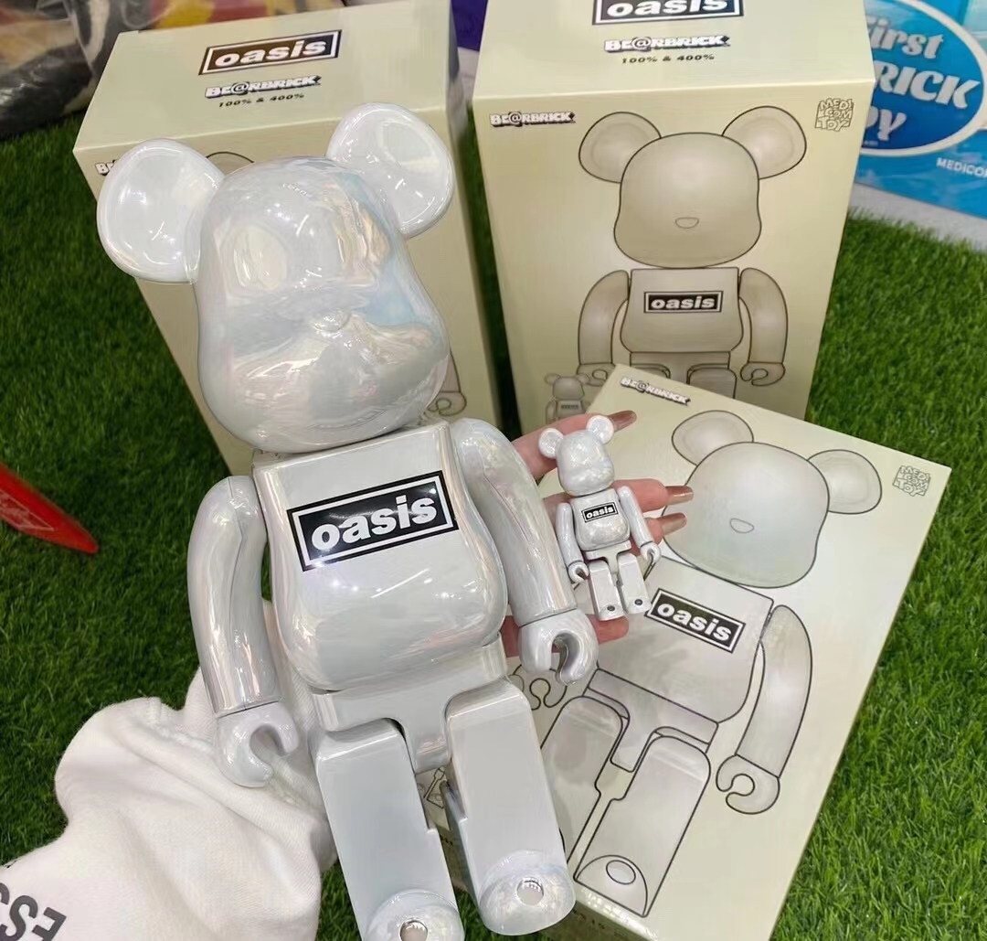 BE@RBRICK OASIS Chorme White 100％ & 400％