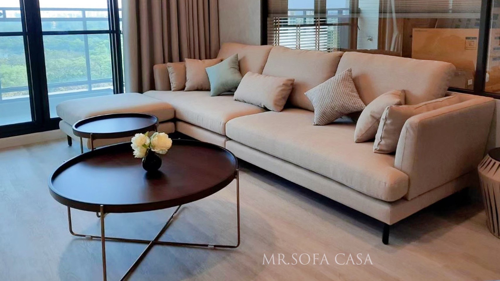 艾利斯沙發採低背的L型沙發設計