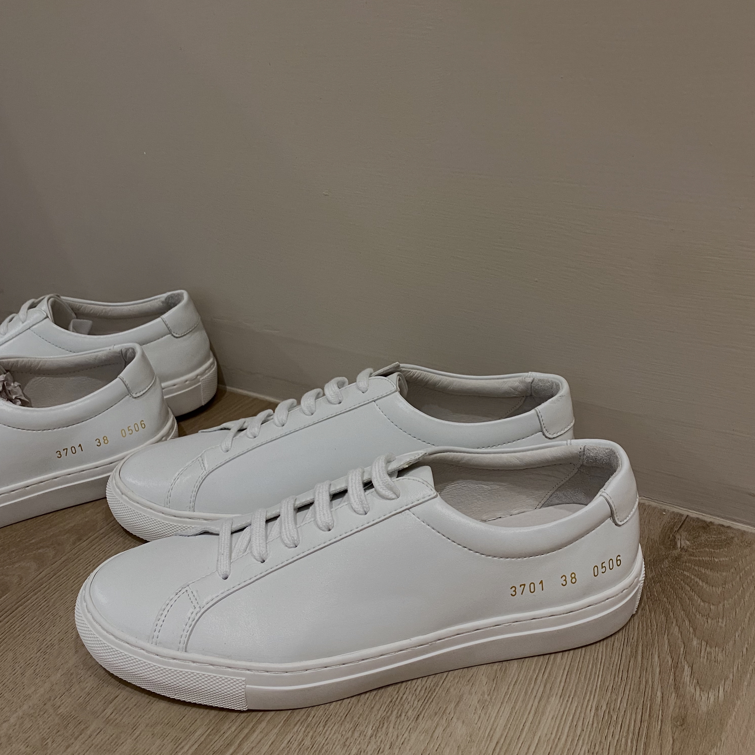 扁頭細長型真皮小白鞋#情侶鞋