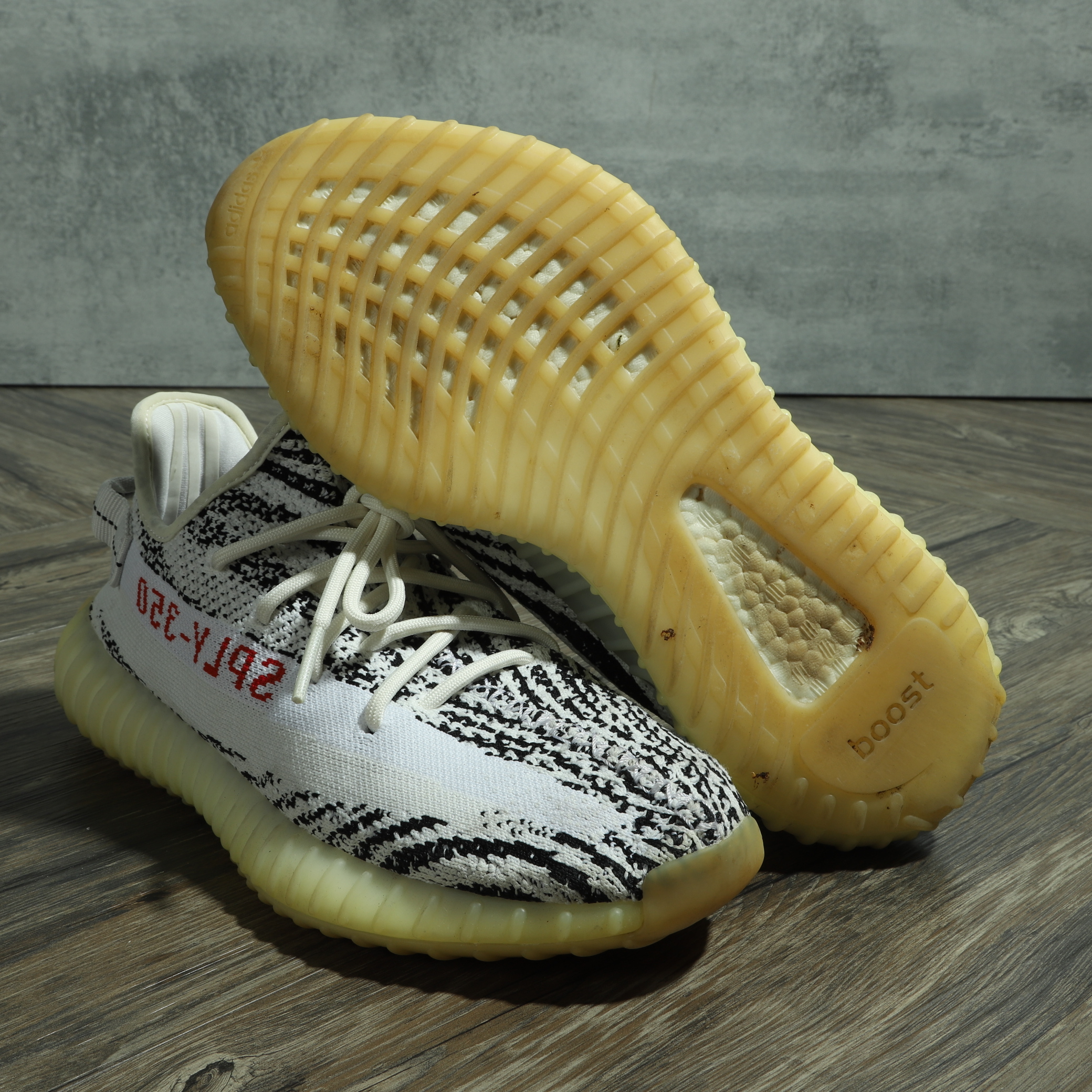 二手US9/27CM ADIDAS YEEZY BOOST 350 V2 Zebra 白斑馬斑馬紋紅字肯爺