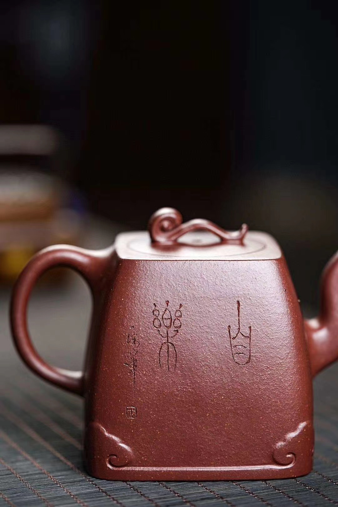 【四方如意】個漢方造型，上下四方圓精緻小巧，過渡平滑，外觀細膩。