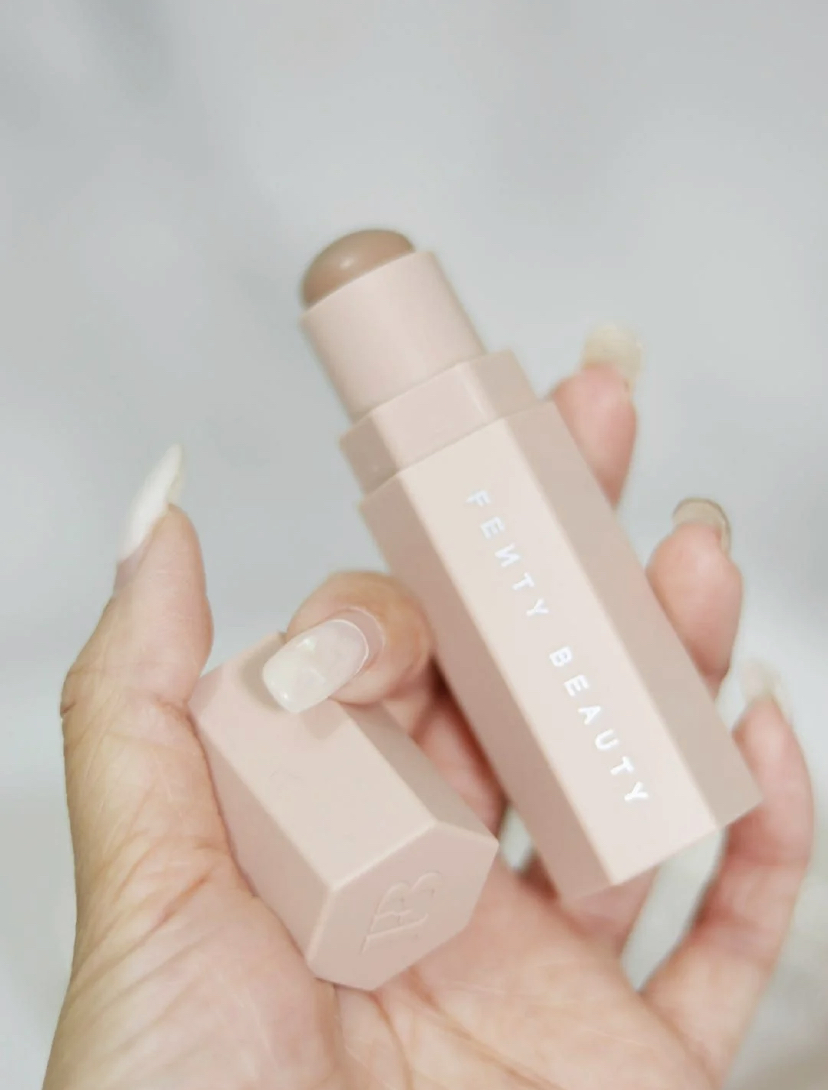 Fenty Beauty - 霧面修容棒 Amber色